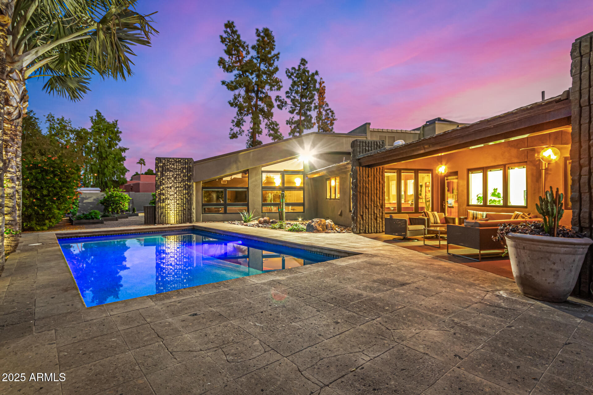 122 E LOMA VISTA Drive