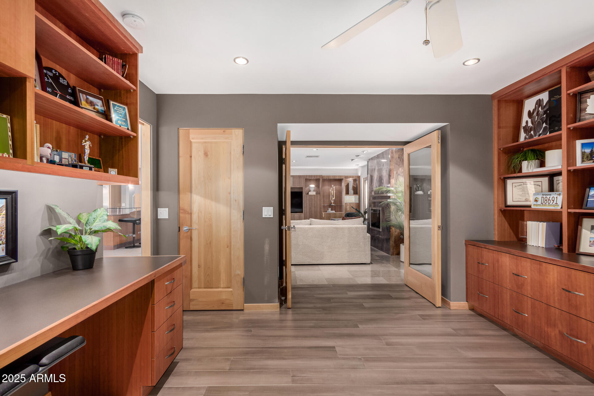 122 E LOMA VISTA Drive