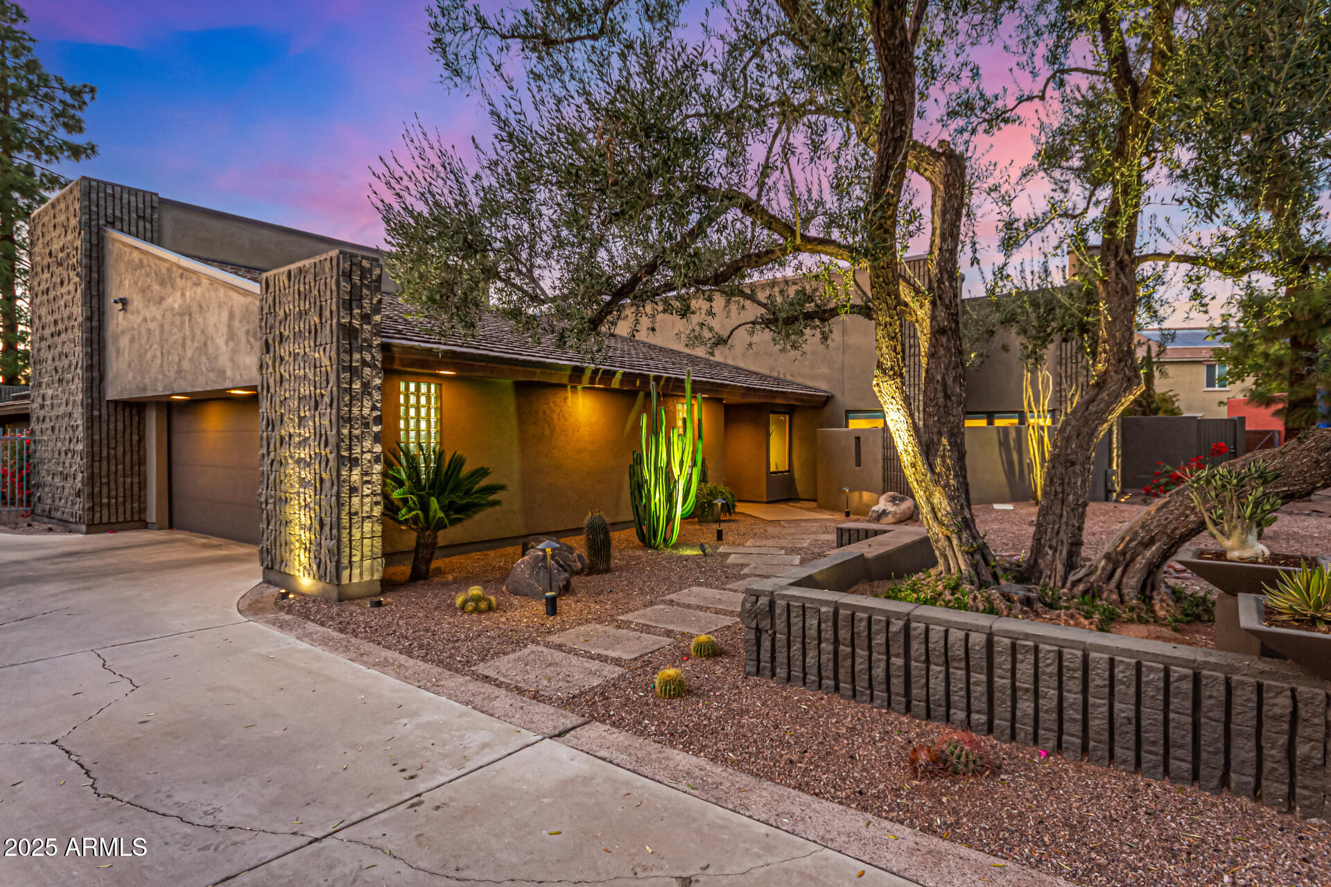 122 E LOMA VISTA Drive