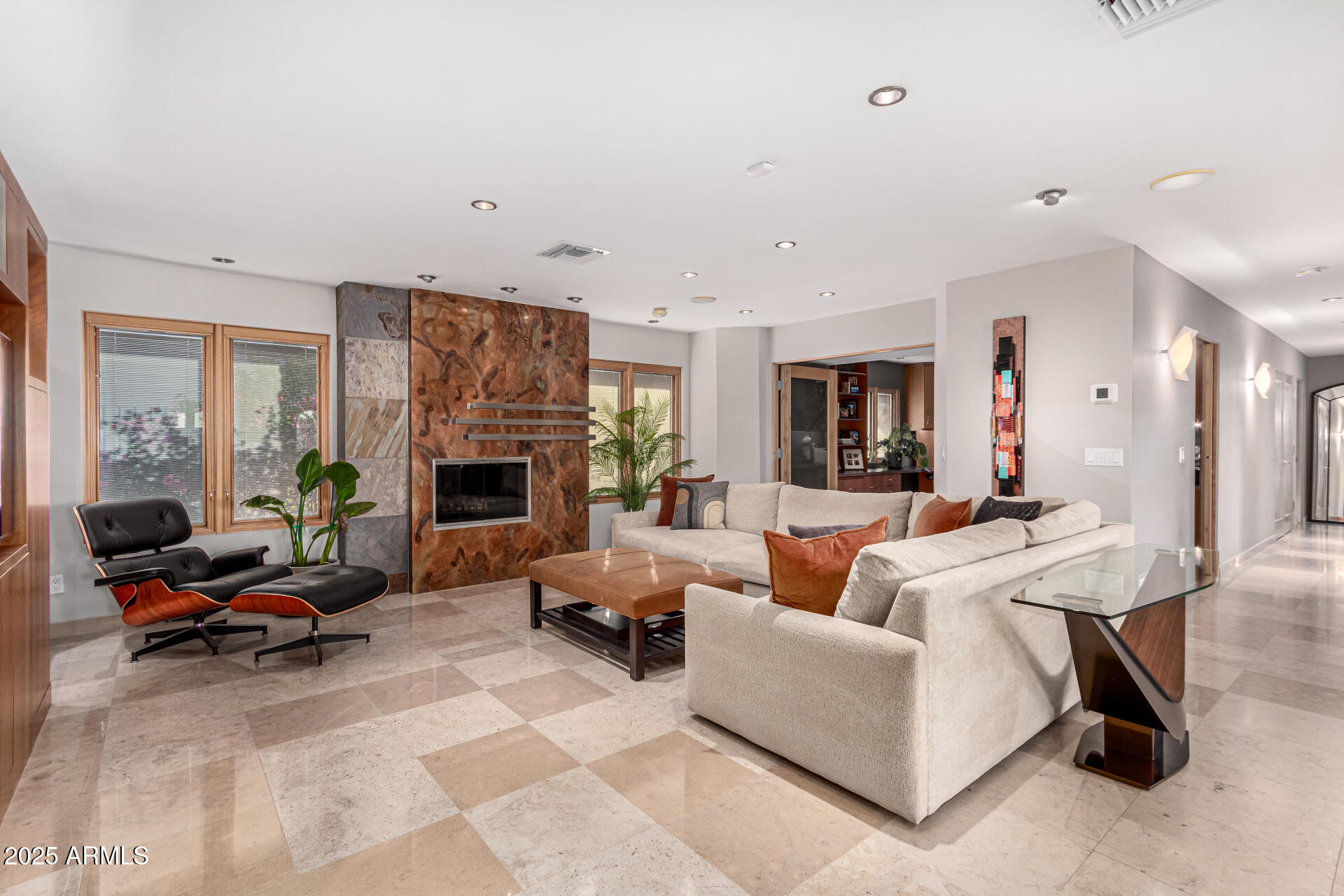 122 E LOMA VISTA Drive