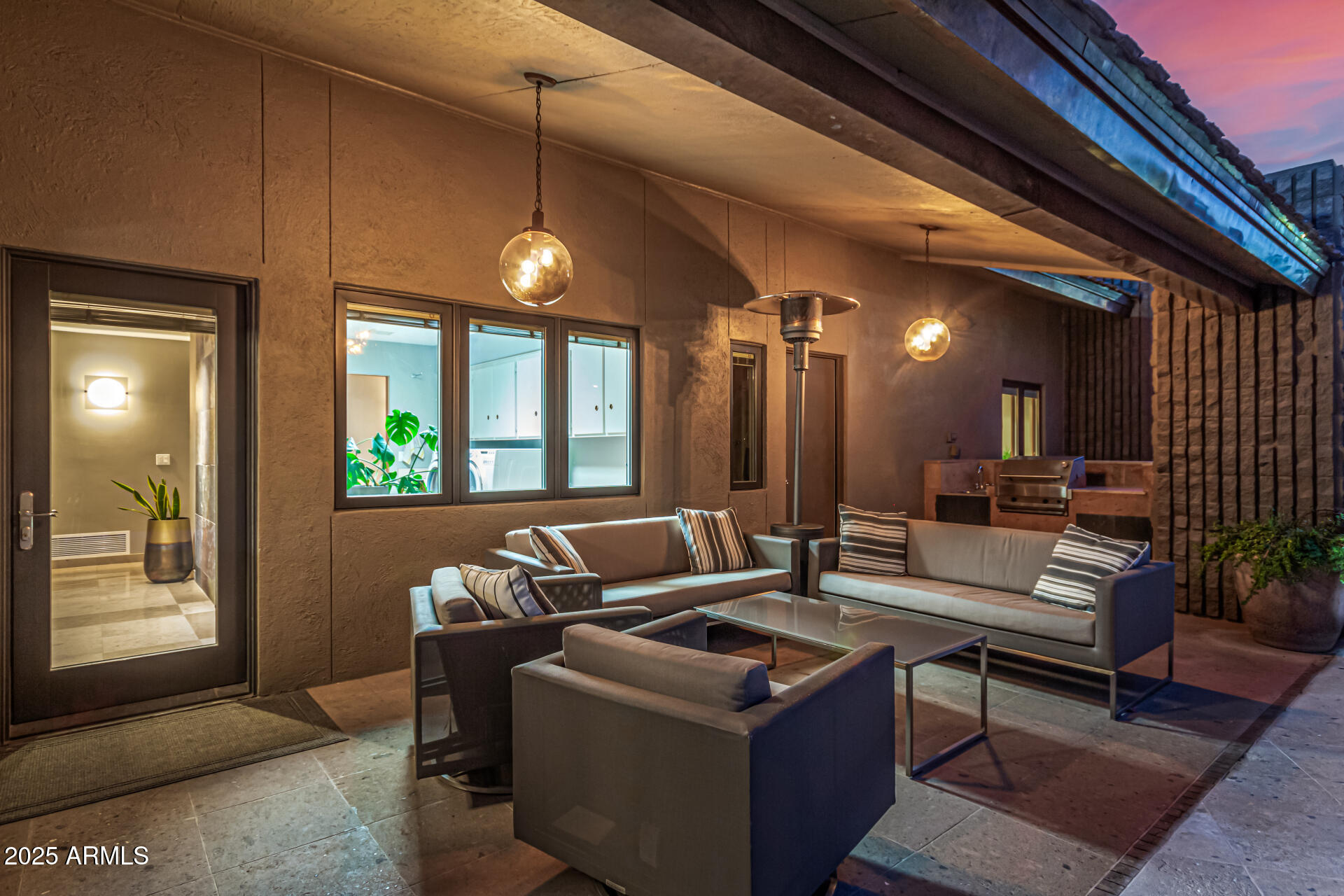 122 E LOMA VISTA Drive