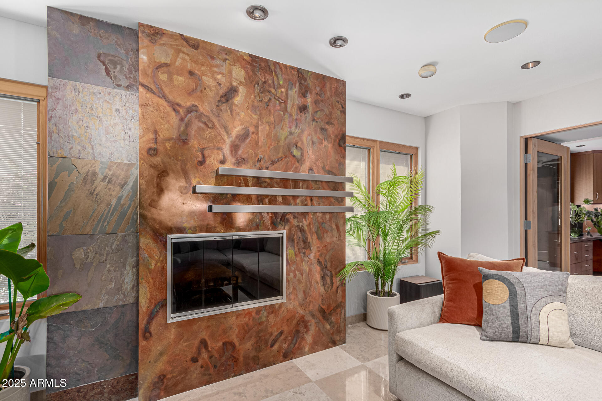 122 E LOMA VISTA Drive