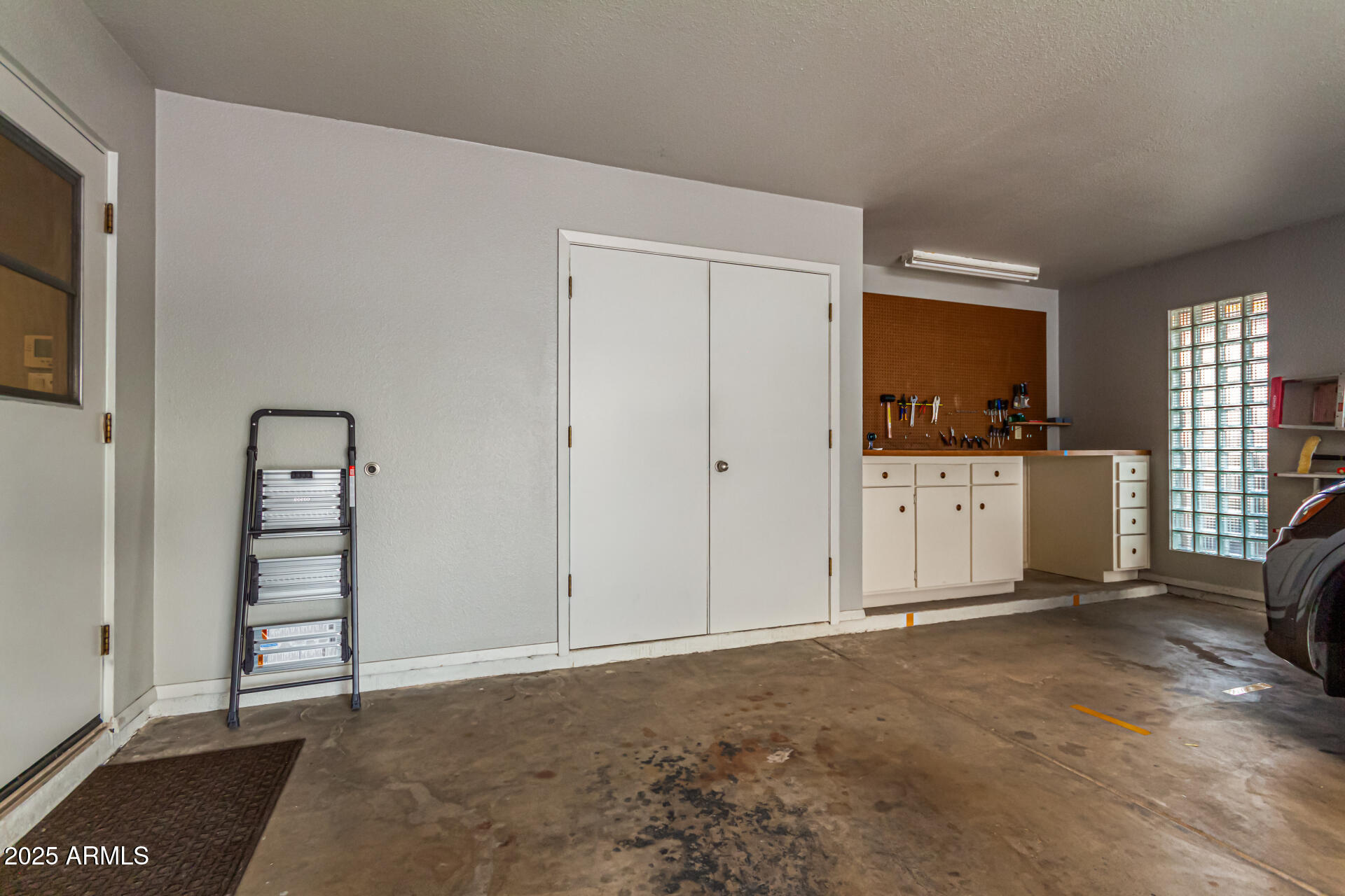 122 E LOMA VISTA Drive