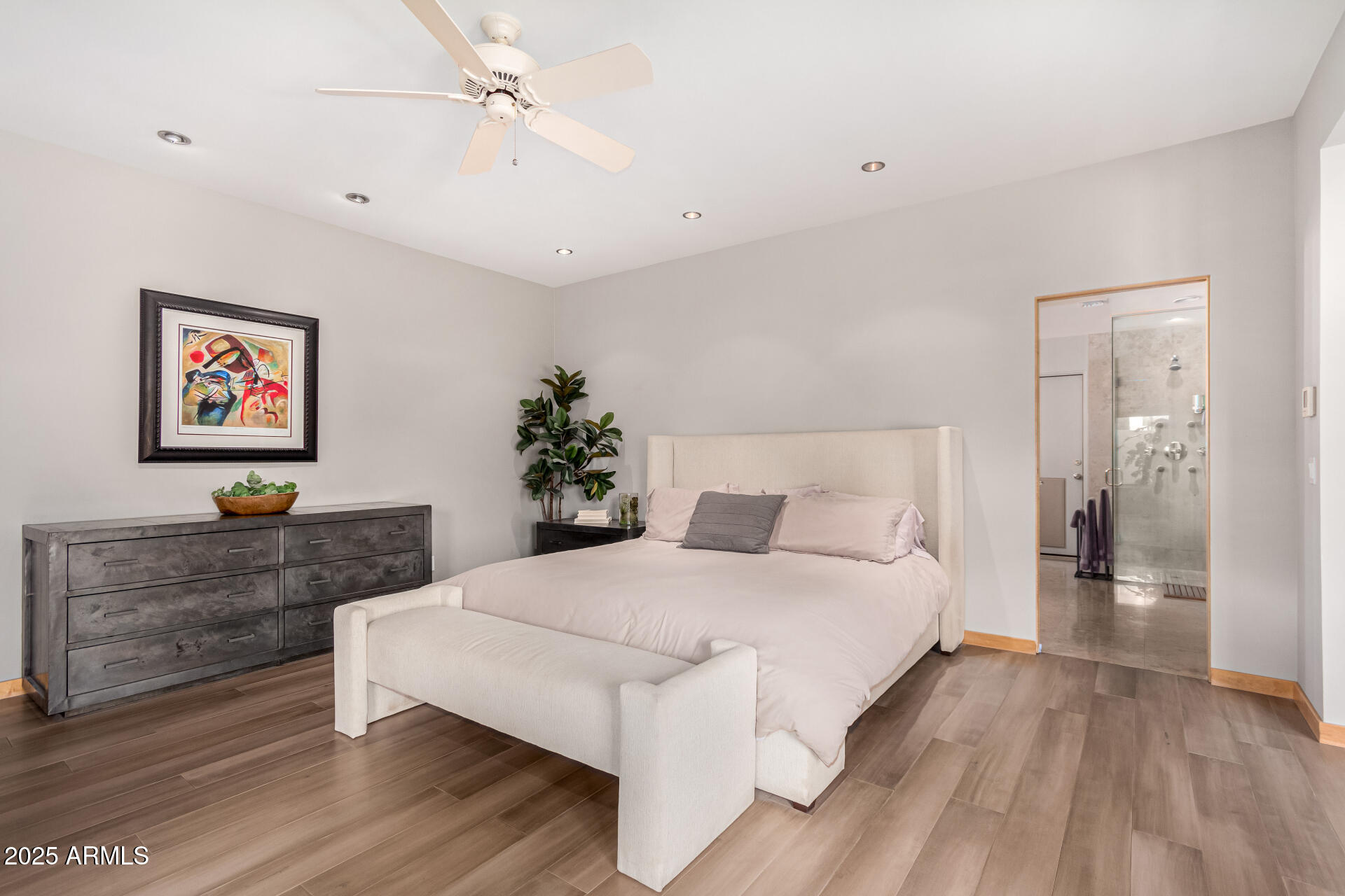 122 E LOMA VISTA Drive