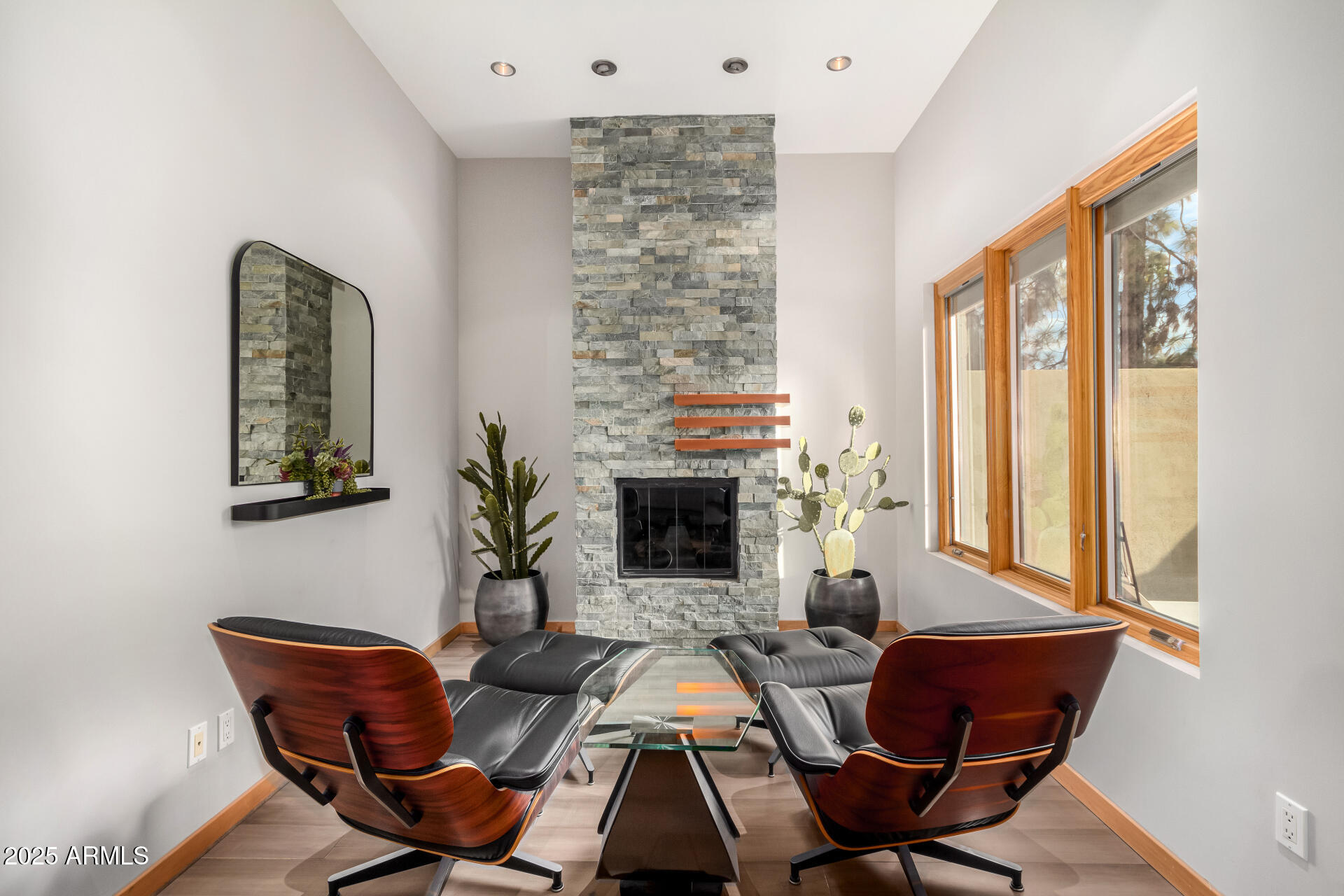 122 E LOMA VISTA Drive