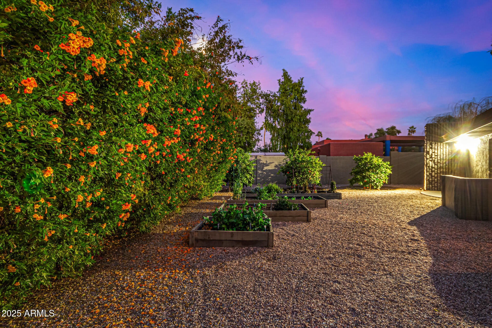 122 E LOMA VISTA Drive