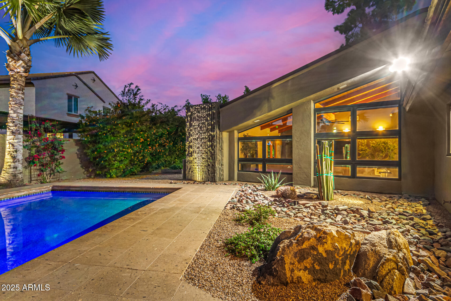 122 E LOMA VISTA Drive