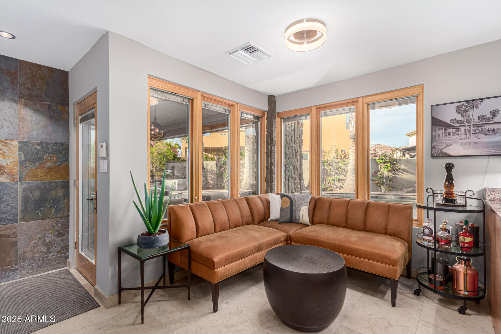 122 E LOMA VISTA Drive