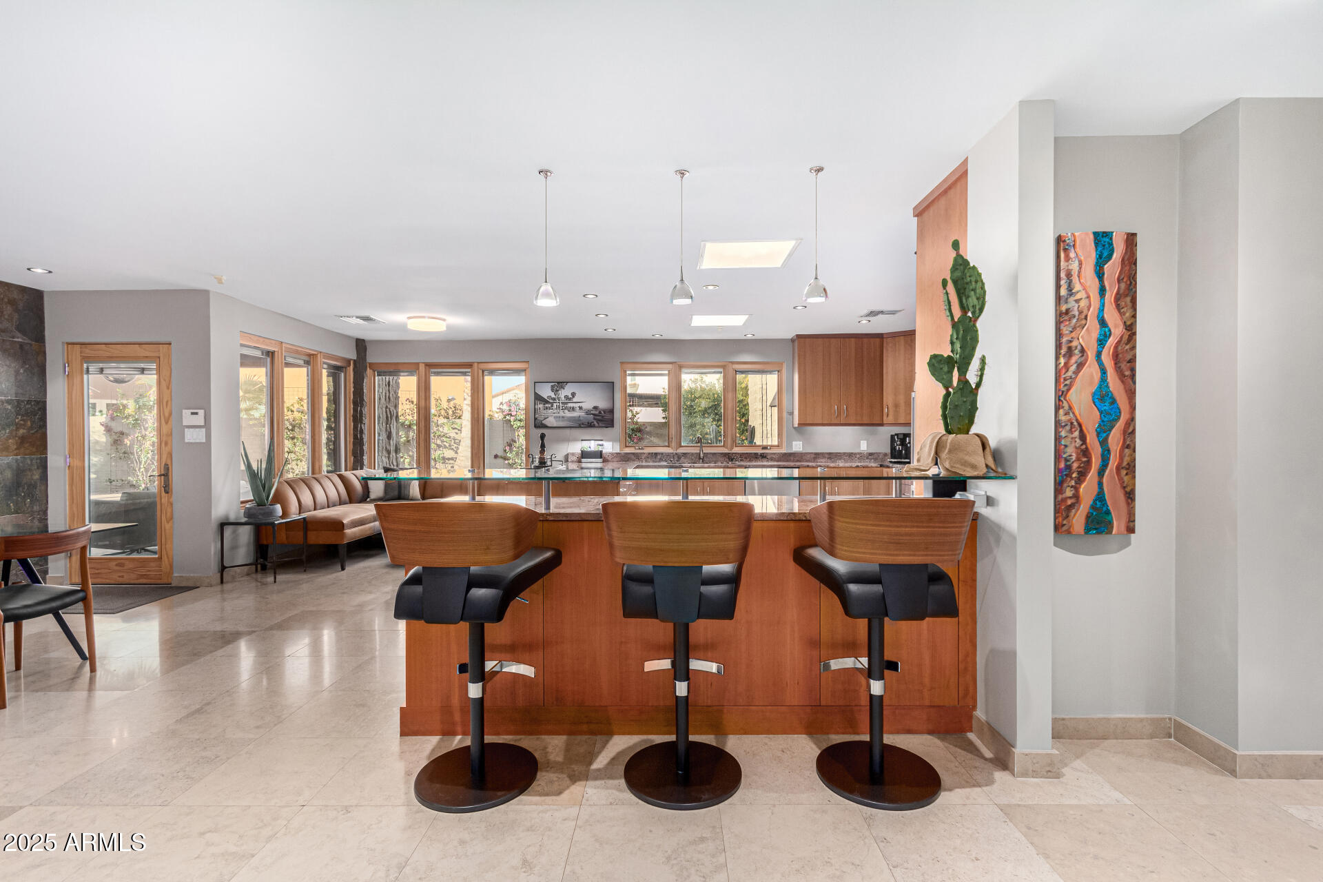 122 E LOMA VISTA Drive