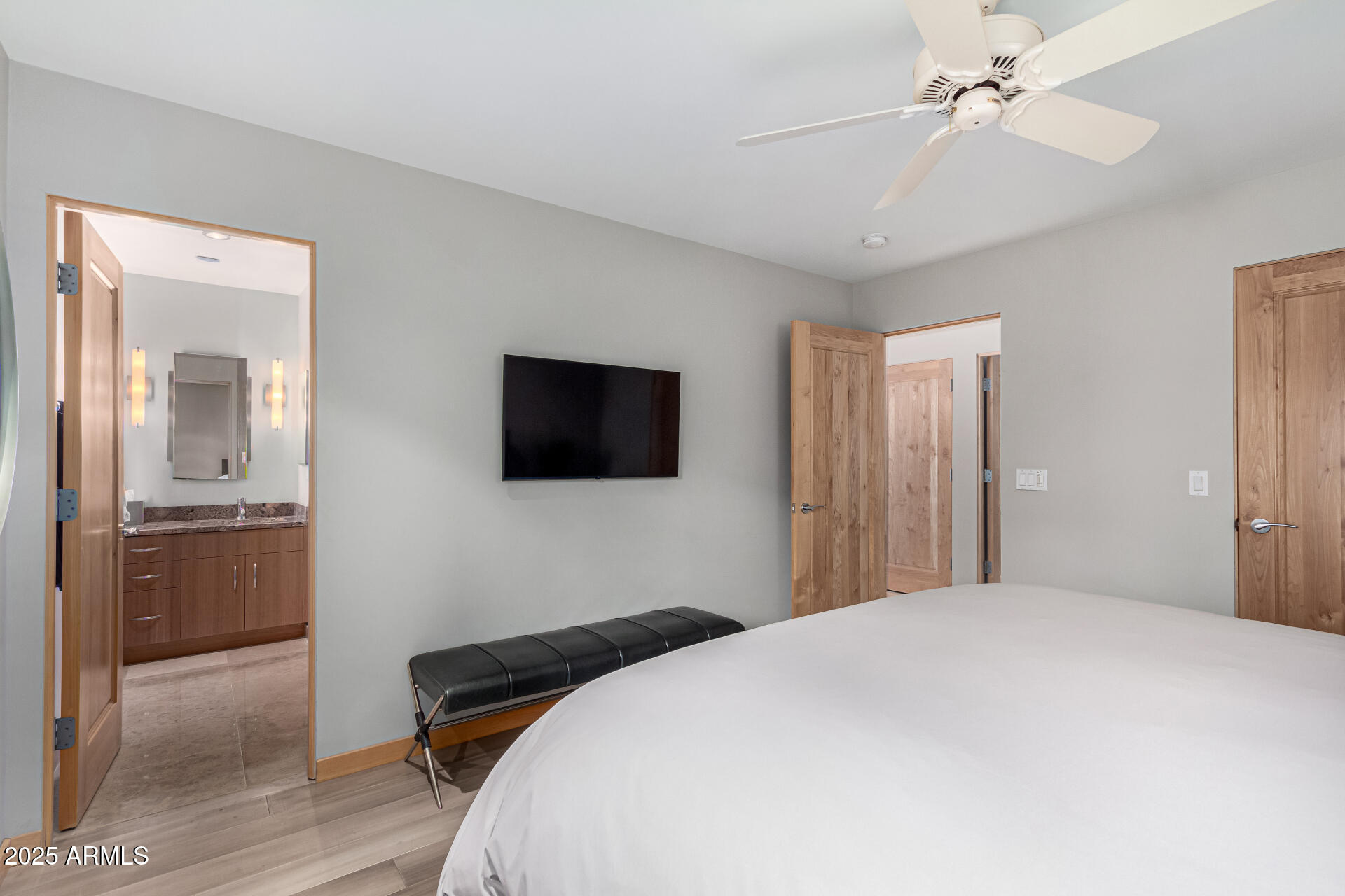 122 E LOMA VISTA Drive