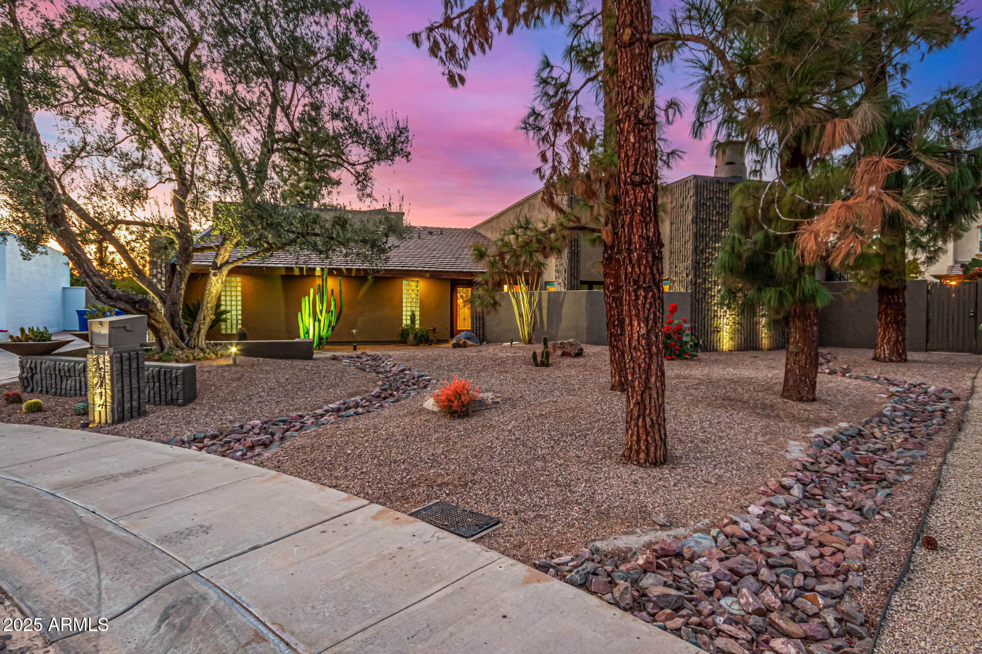 122 E LOMA VISTA Drive