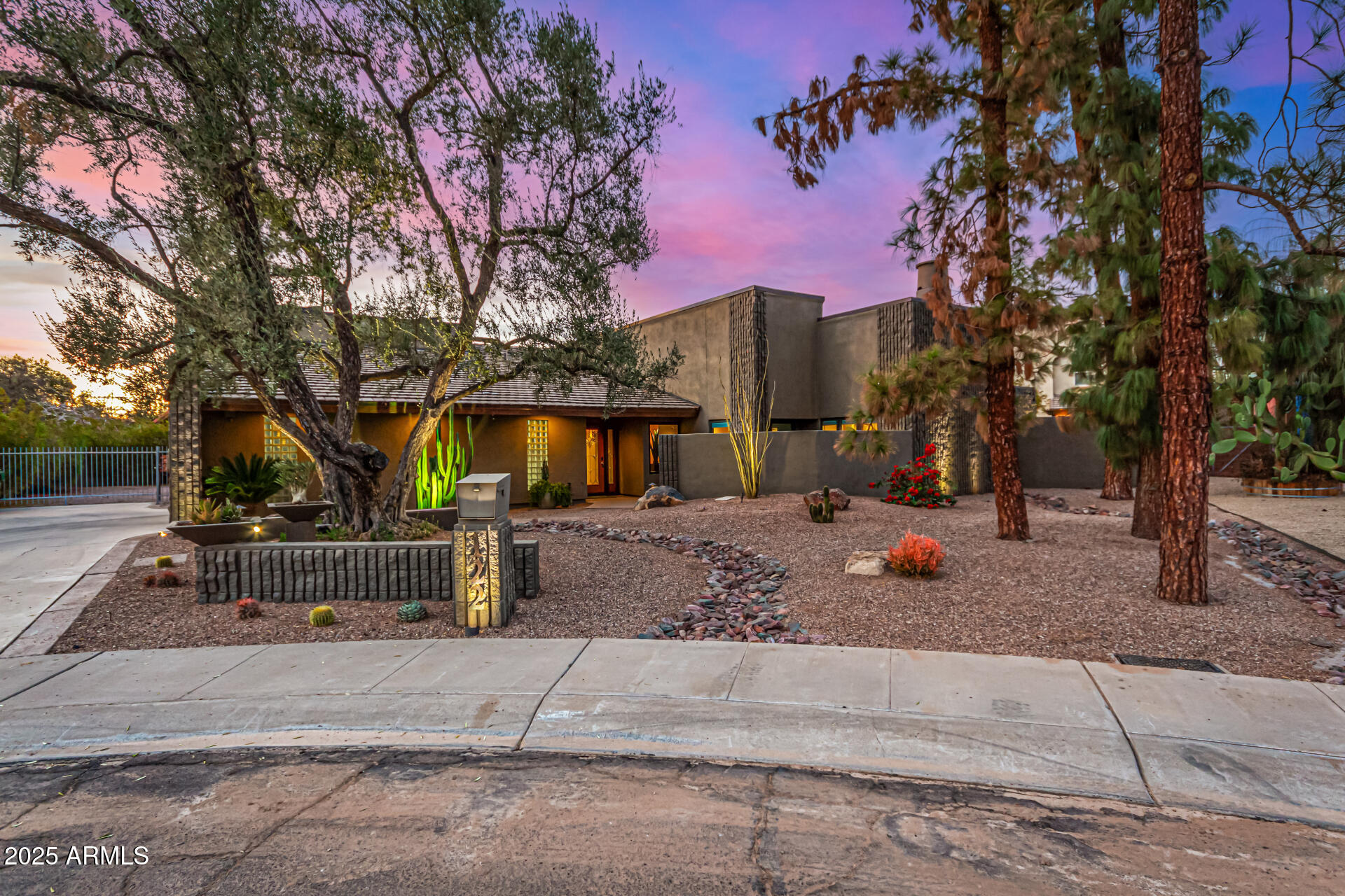 122 E LOMA VISTA Drive