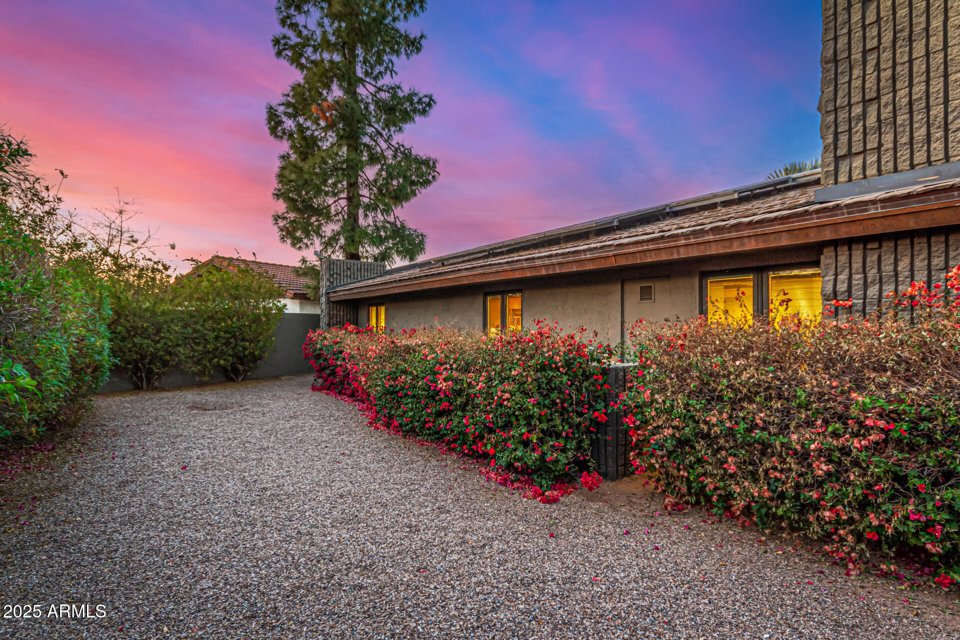 122 E LOMA VISTA Drive