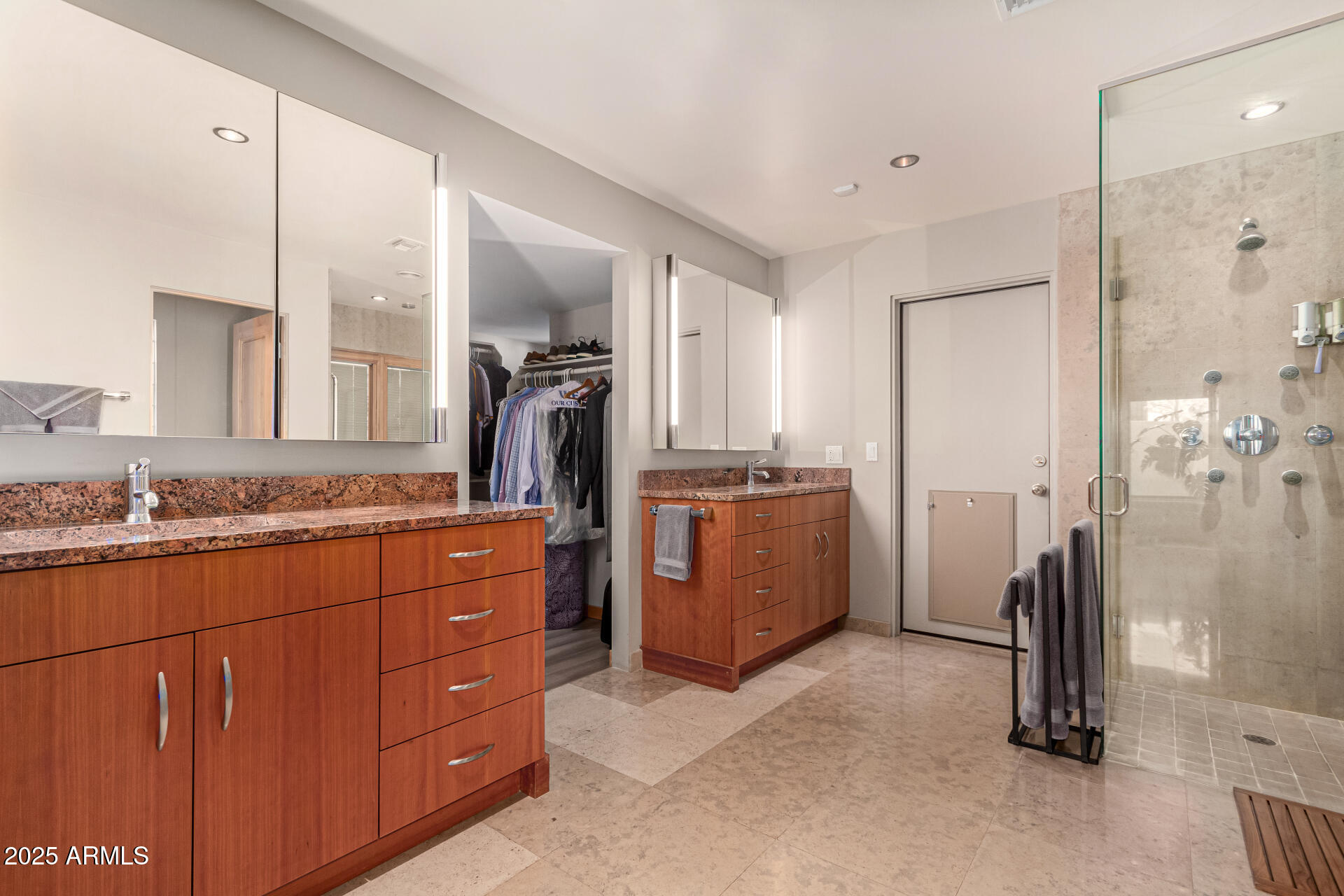 122 E LOMA VISTA Drive