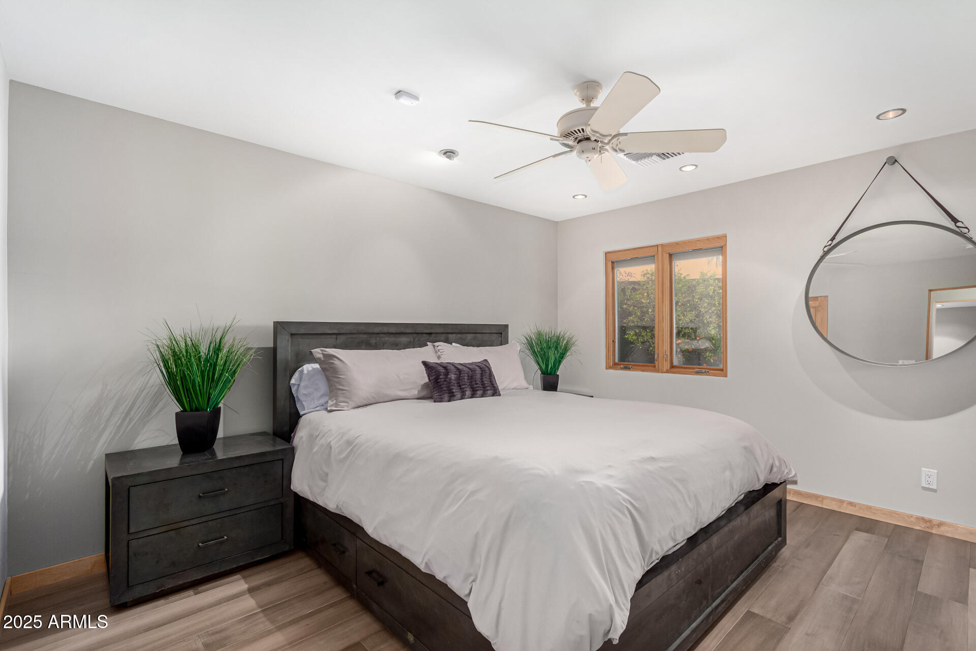 122 E LOMA VISTA Drive