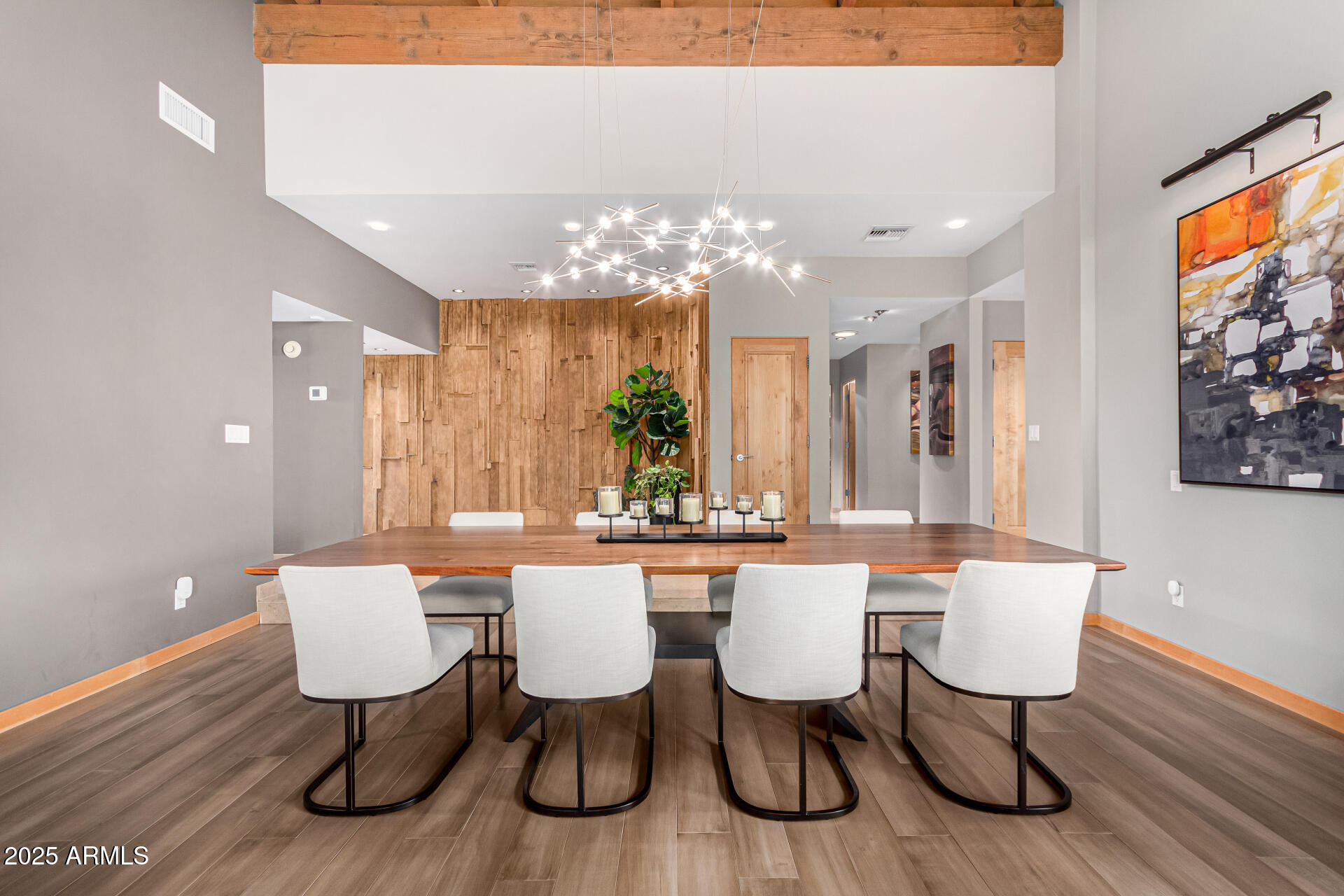 122 E LOMA VISTA Drive