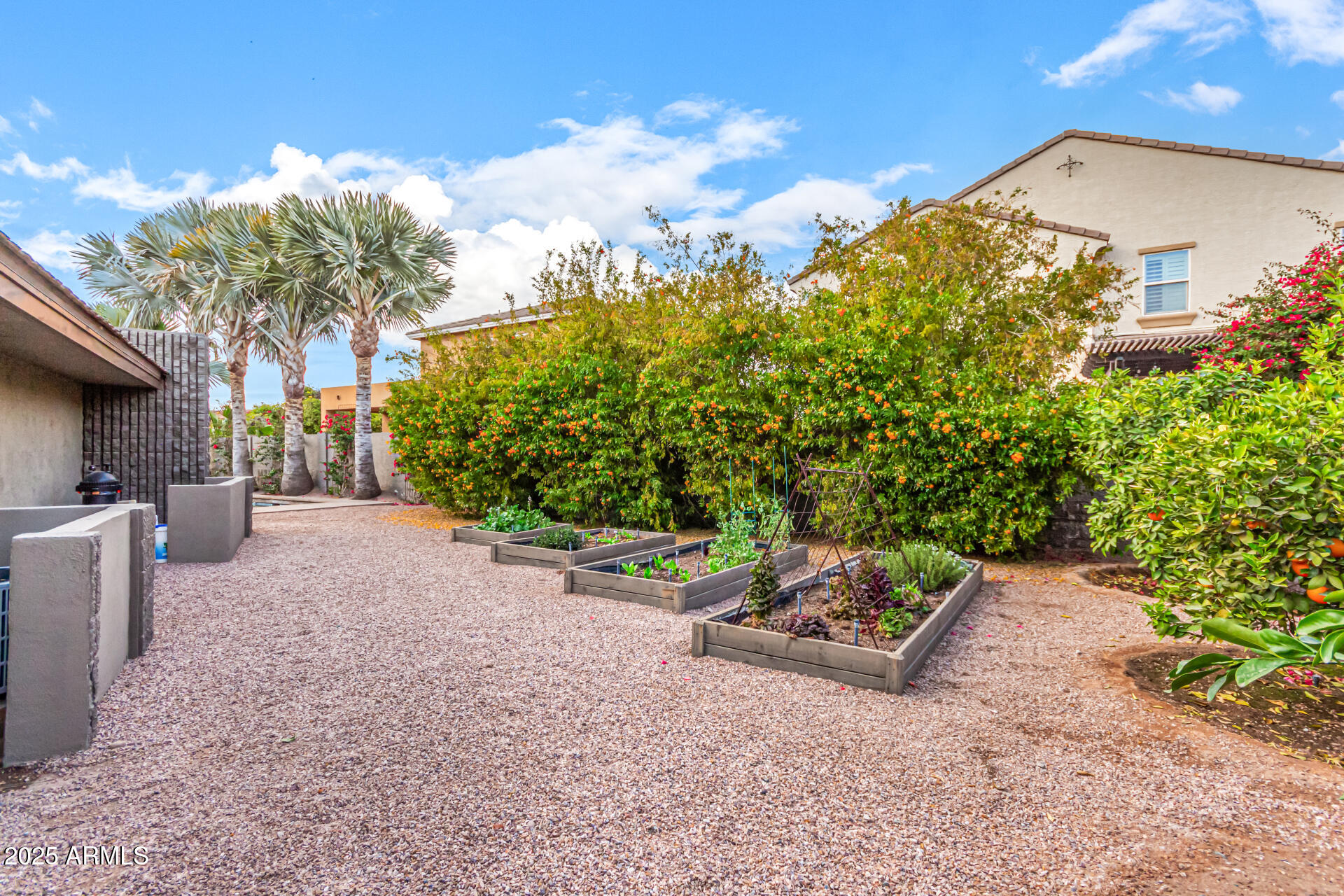 122 E LOMA VISTA Drive