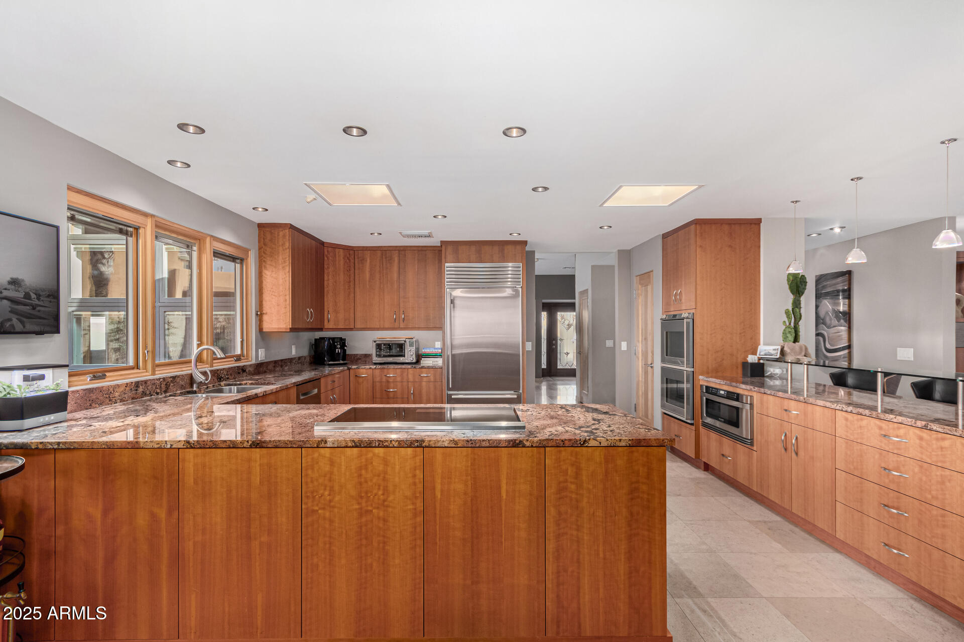 122 E LOMA VISTA Drive