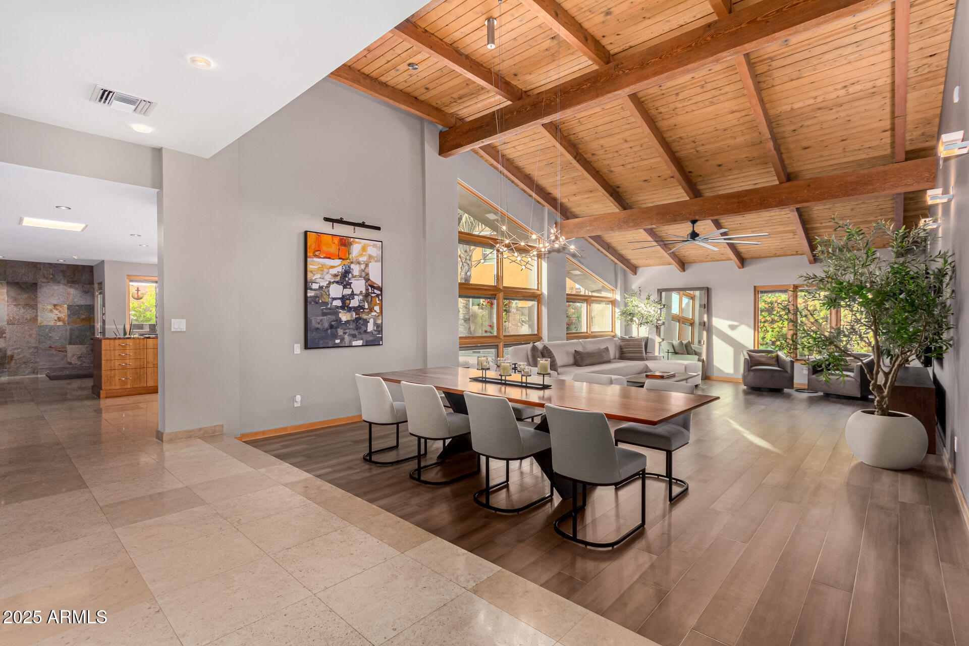 122 E LOMA VISTA Drive