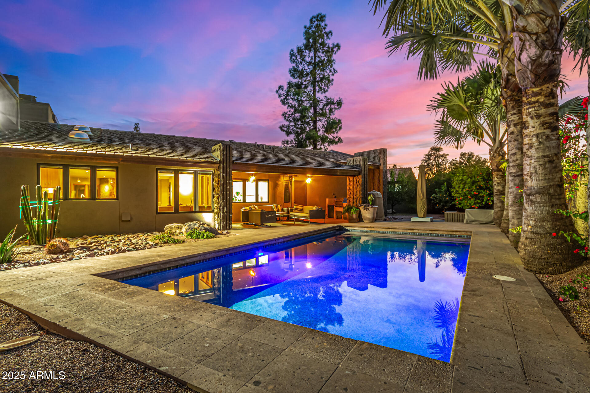 122 E LOMA VISTA Drive