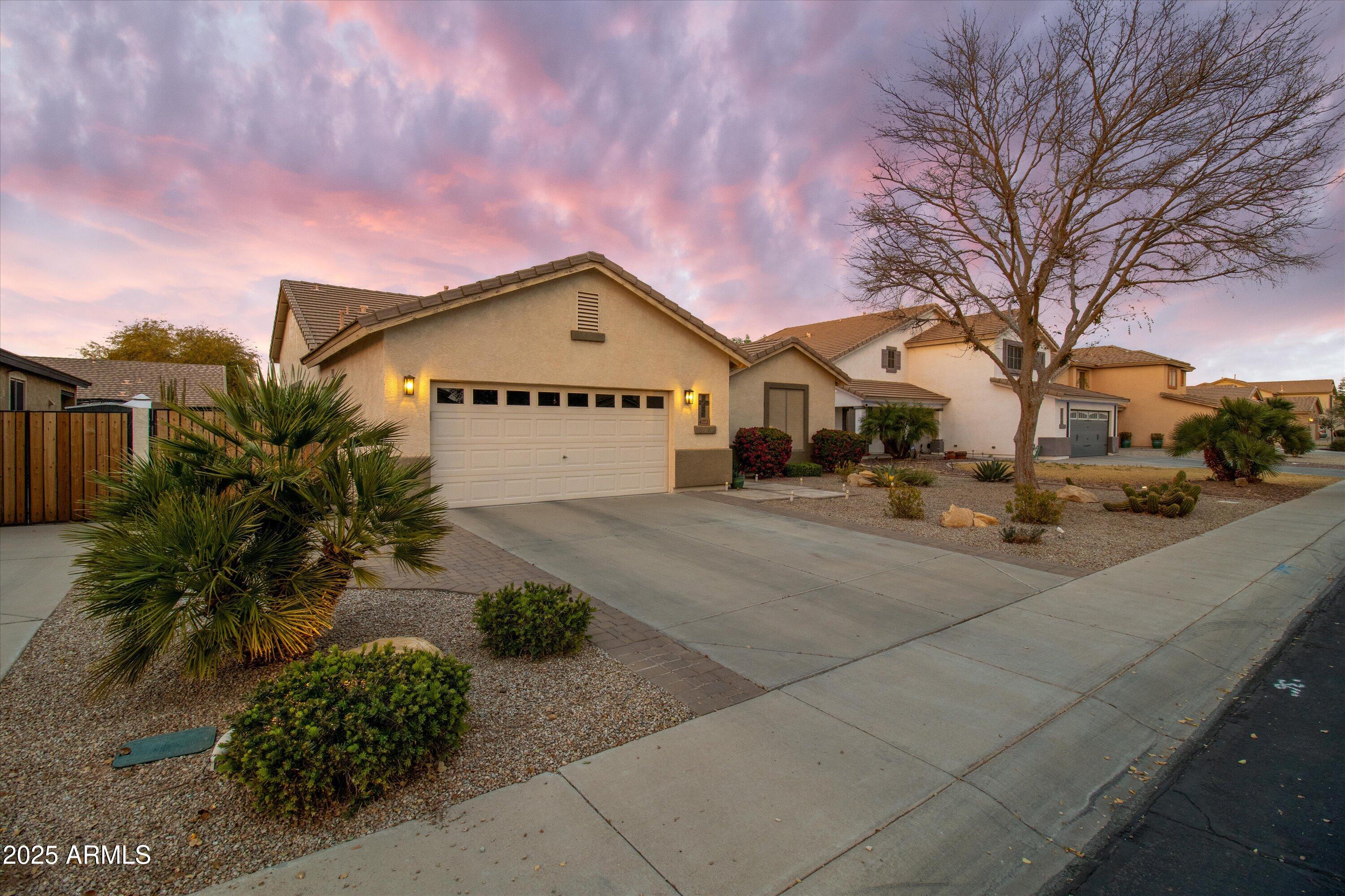 4272 E IVANHOE Street