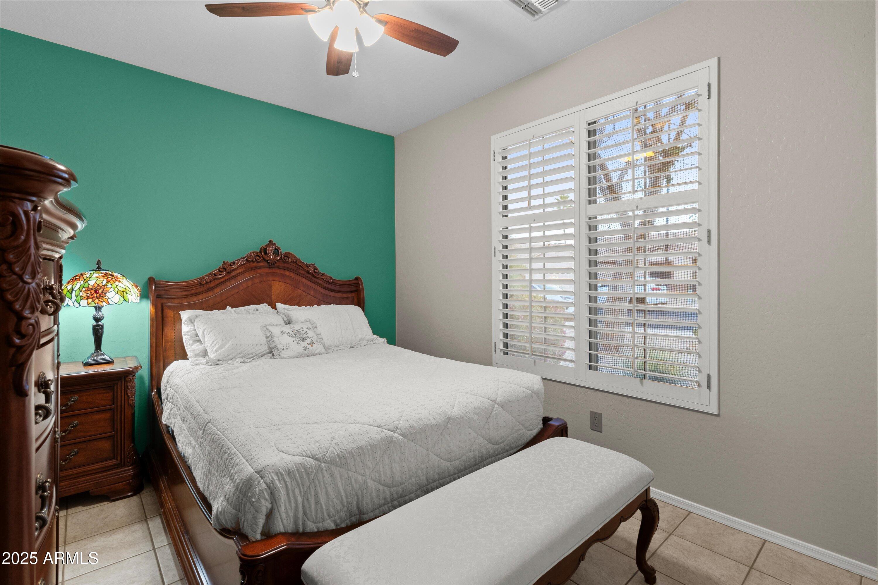 4272 E IVANHOE Street