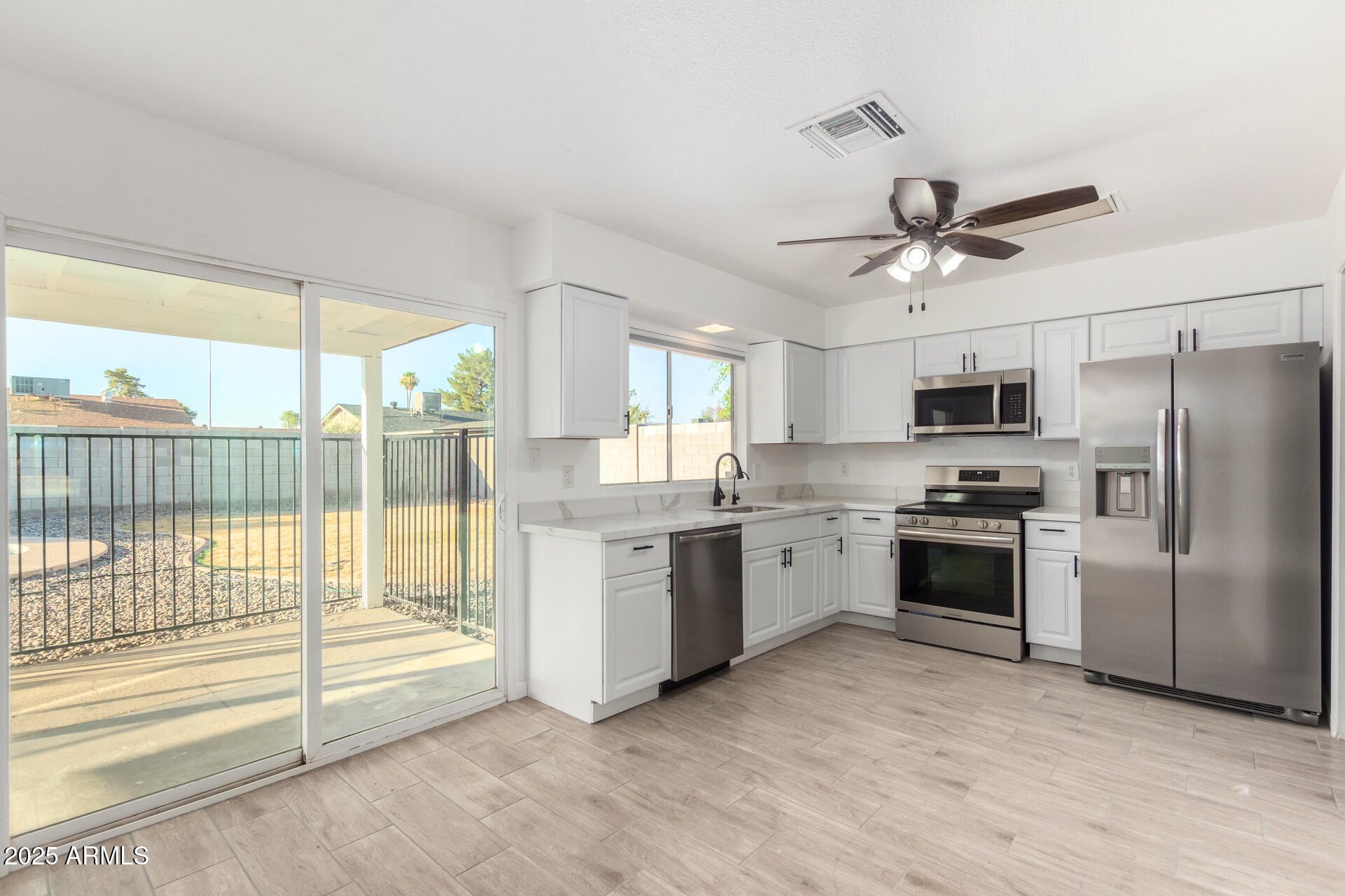 2336 W PLATA Avenue