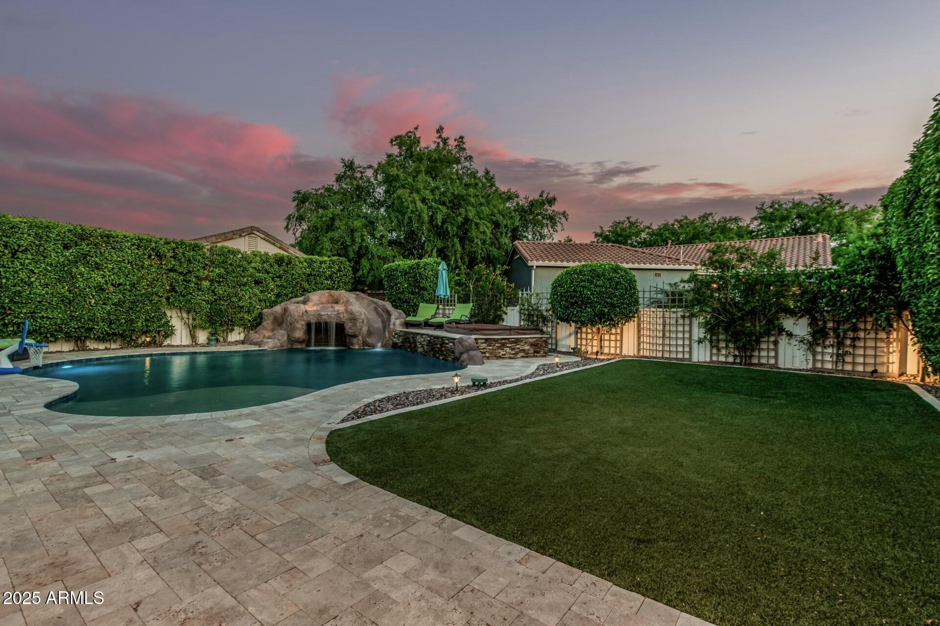 2721 E TAMARISK Street