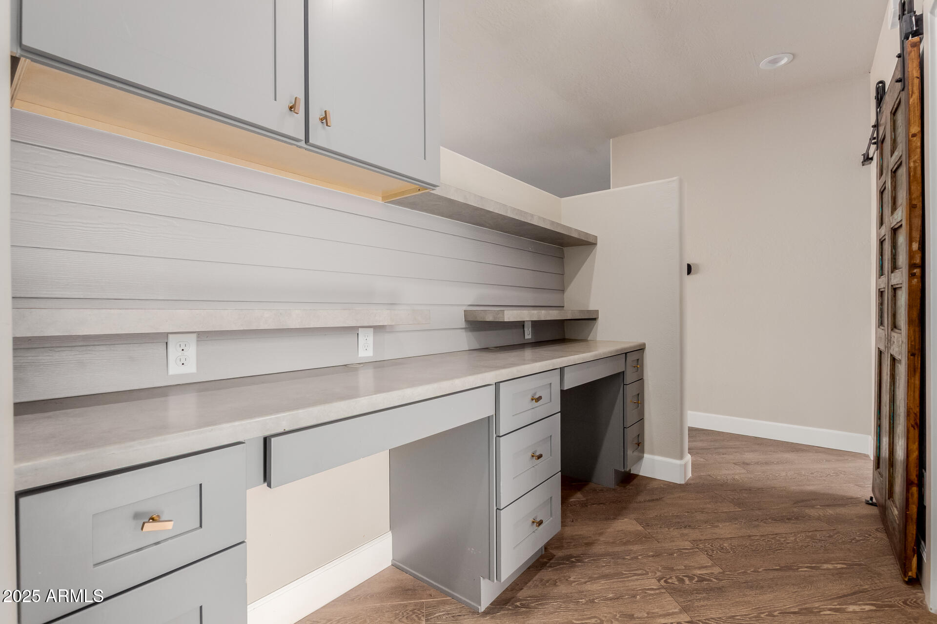 2721 E TAMARISK Street