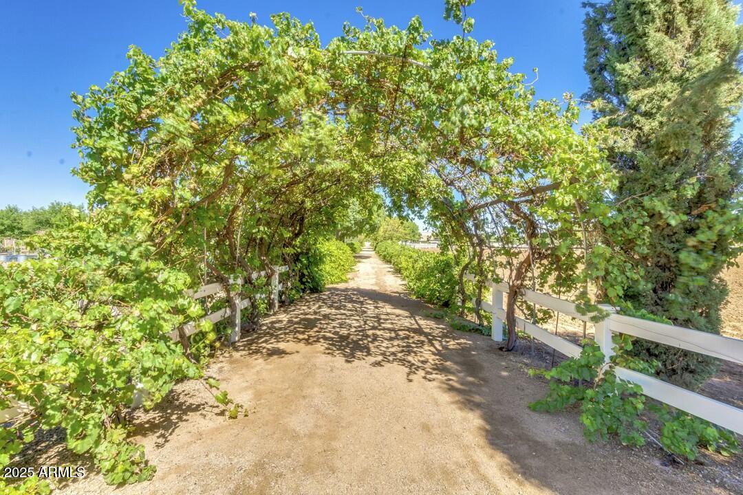 2721 E TAMARISK Street