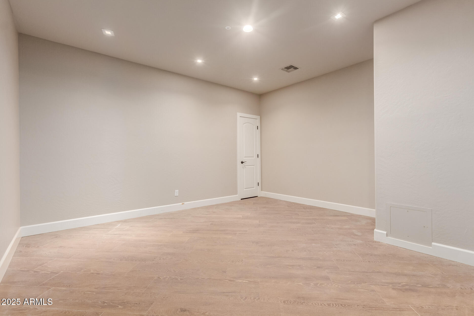 2721 E TAMARISK Street