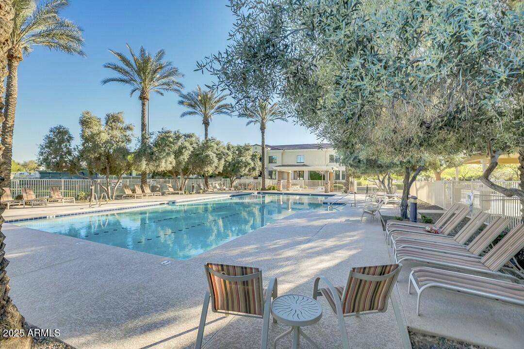 2721 E TAMARISK Street