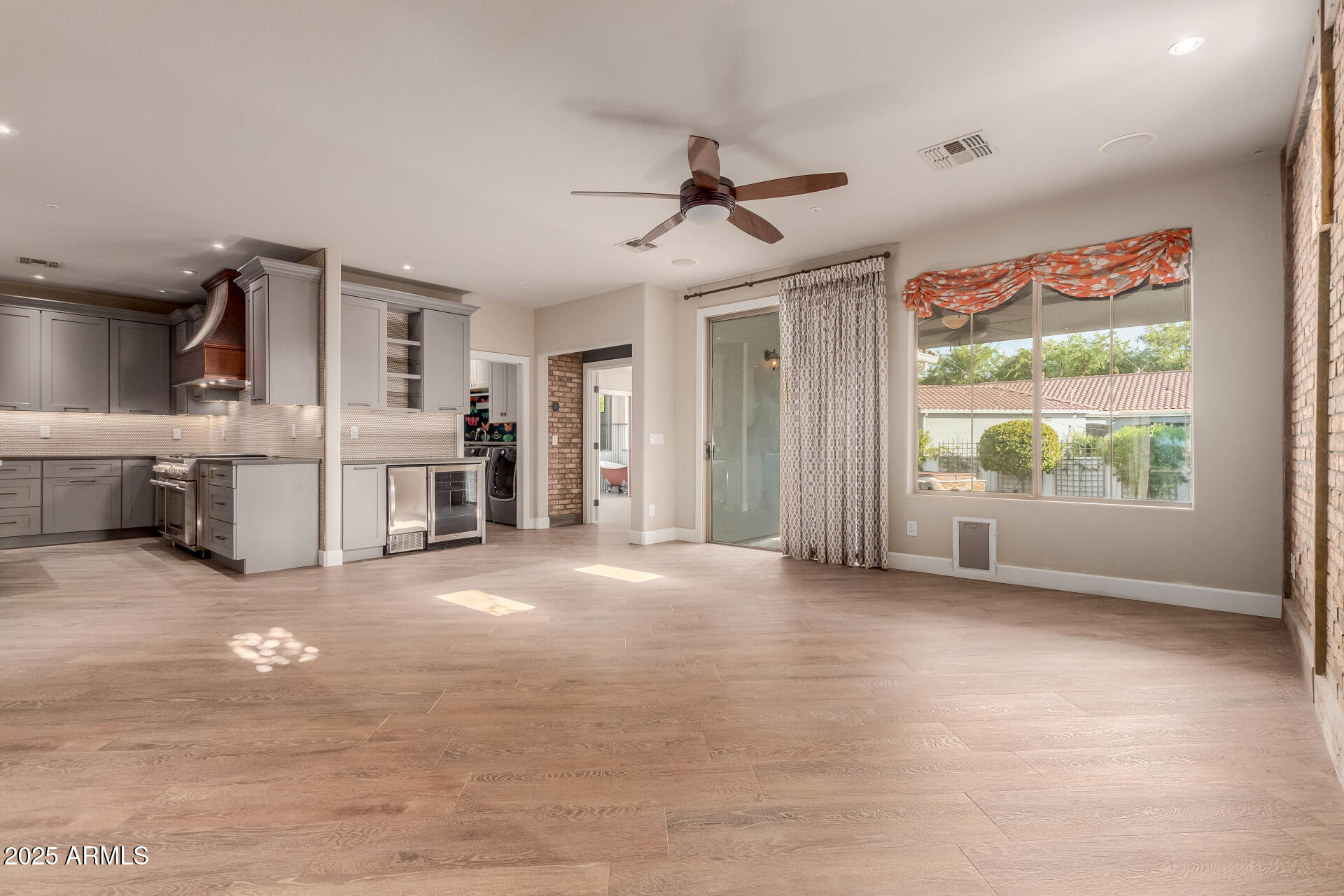 2721 E TAMARISK Street