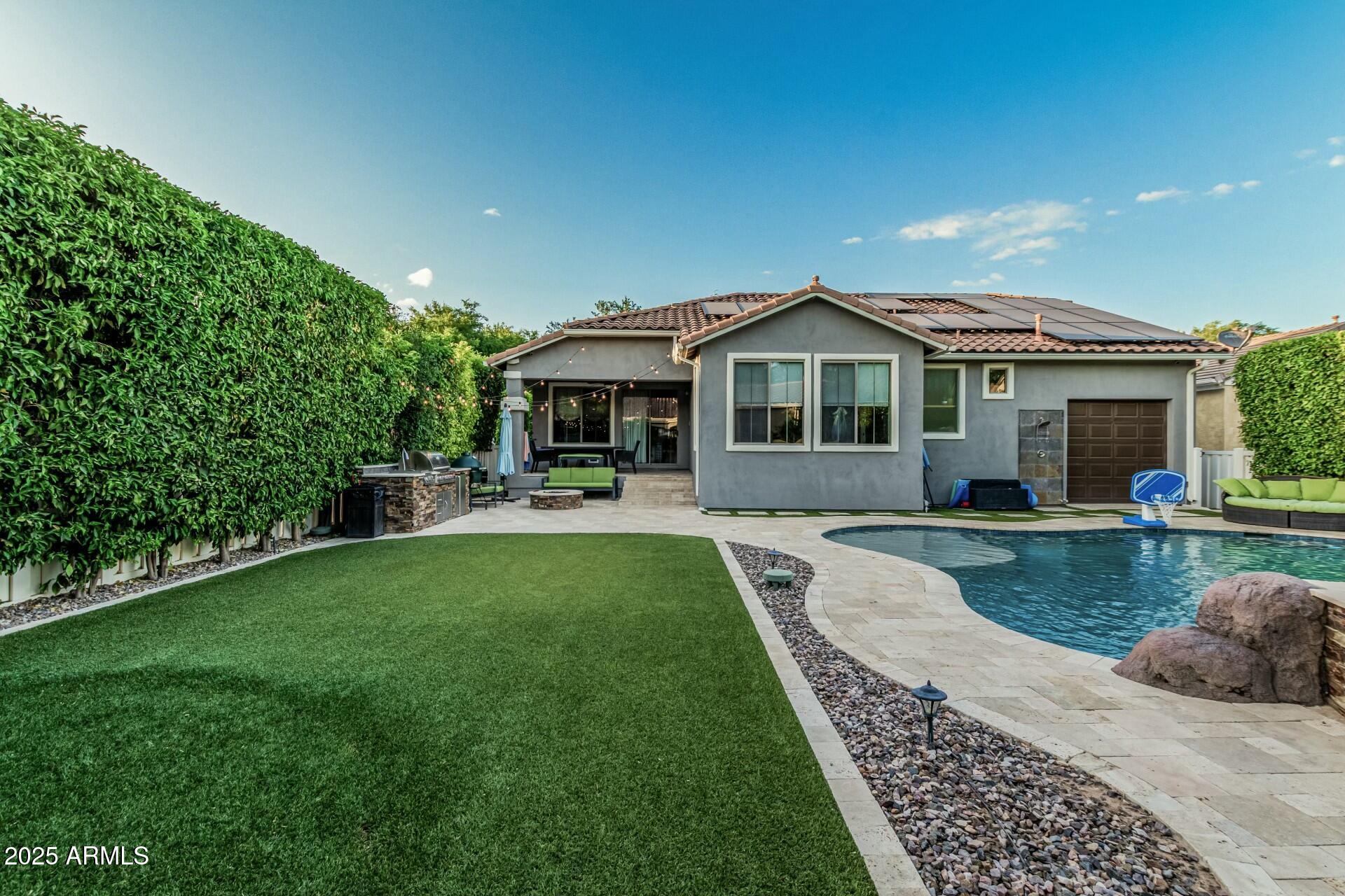 2721 E TAMARISK Street