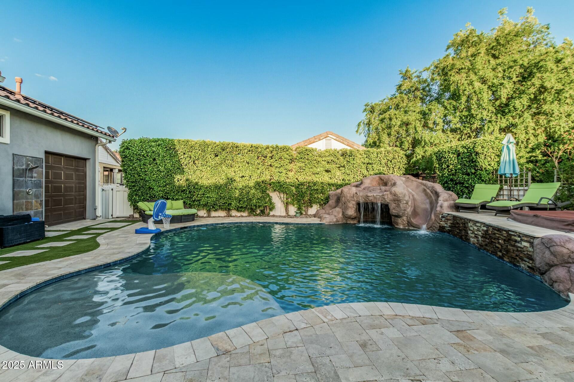 2721 E TAMARISK Street