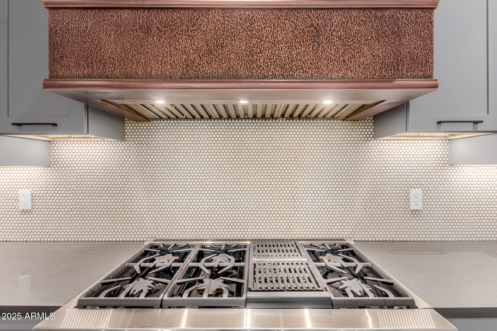 2721 E TAMARISK Street