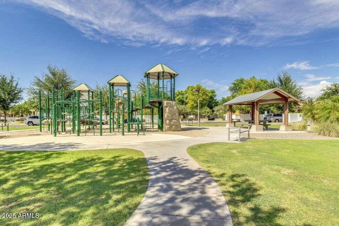 2721 E TAMARISK Street