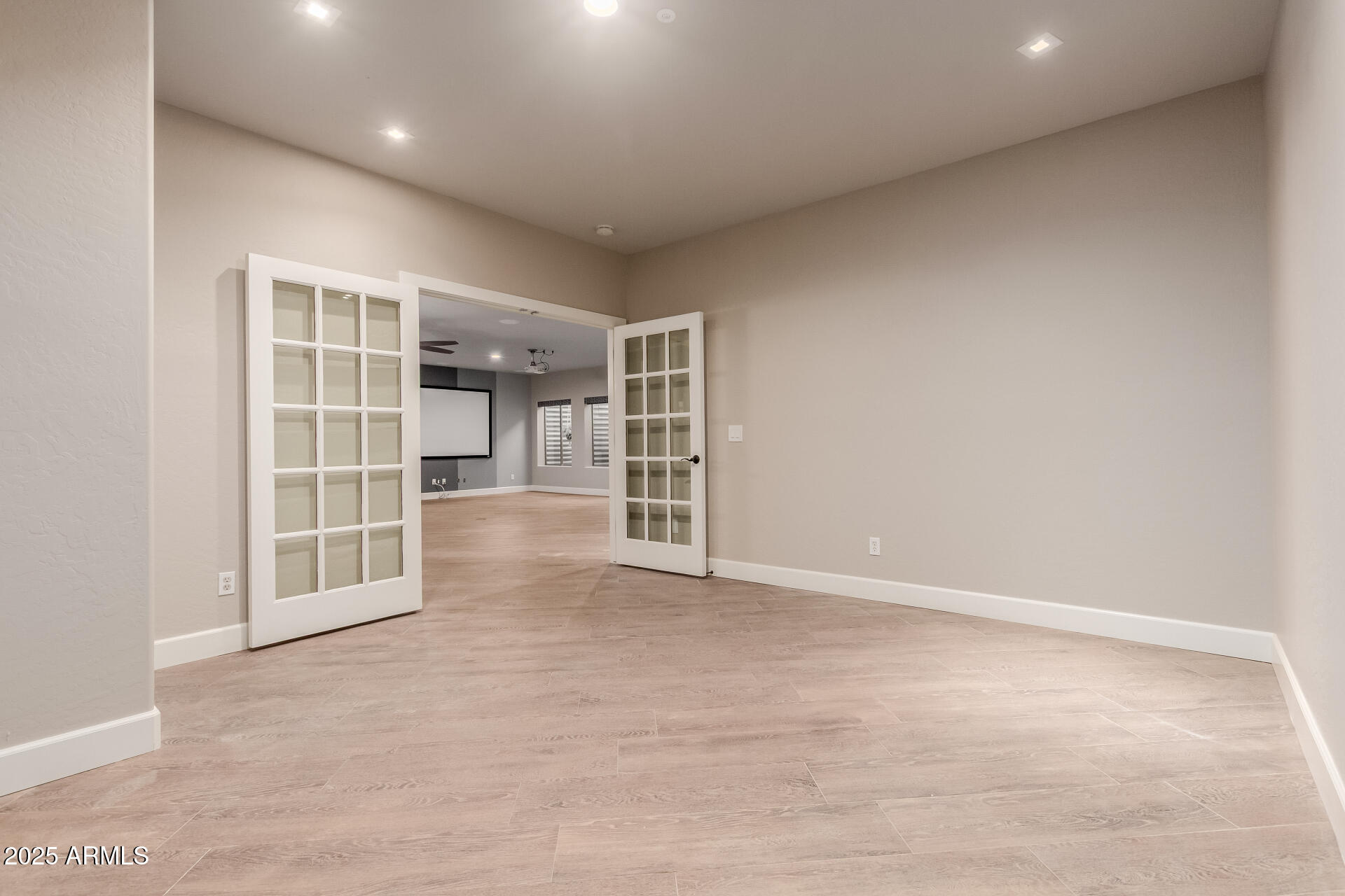 2721 E TAMARISK Street