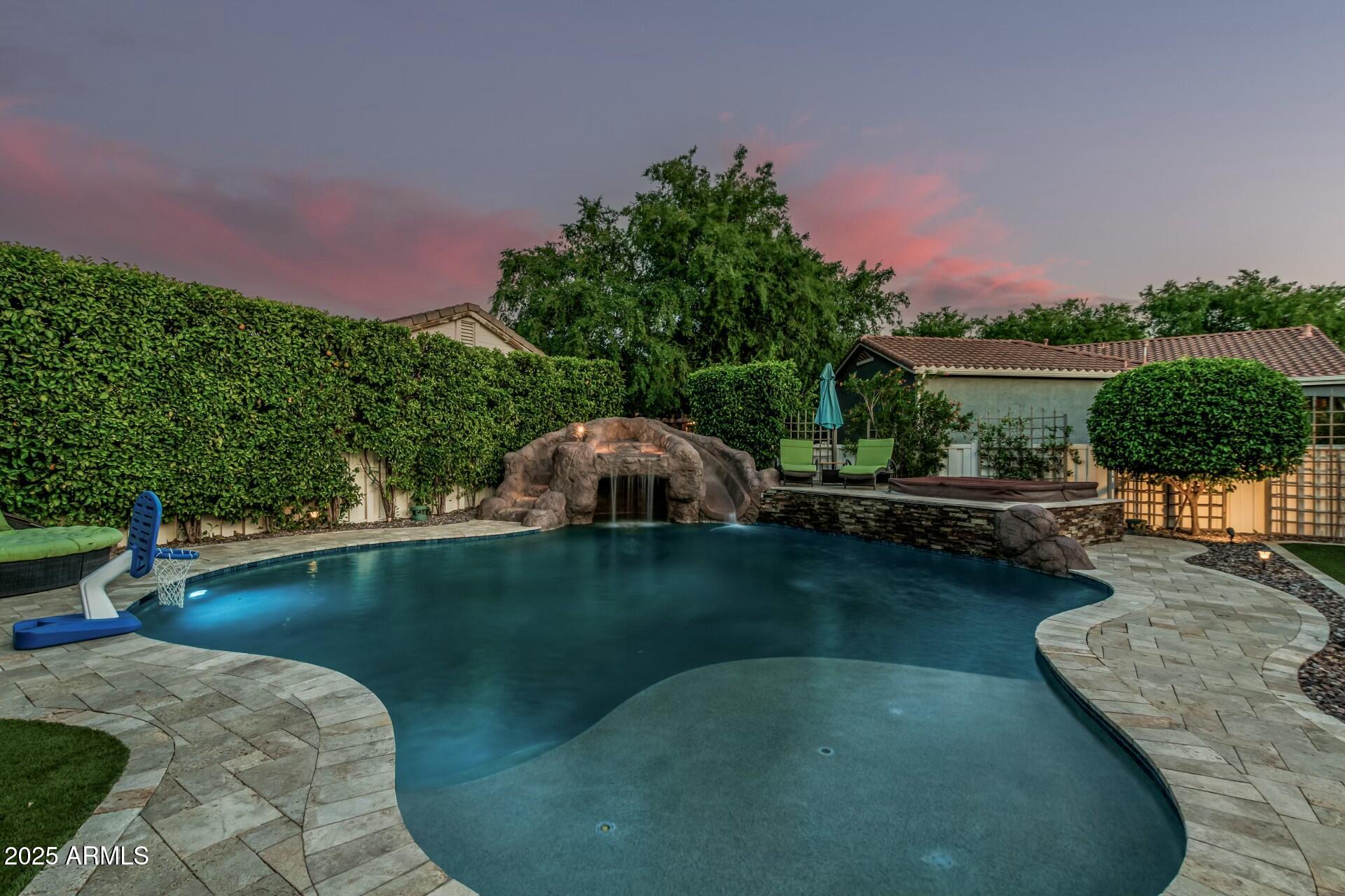 2721 E TAMARISK Street