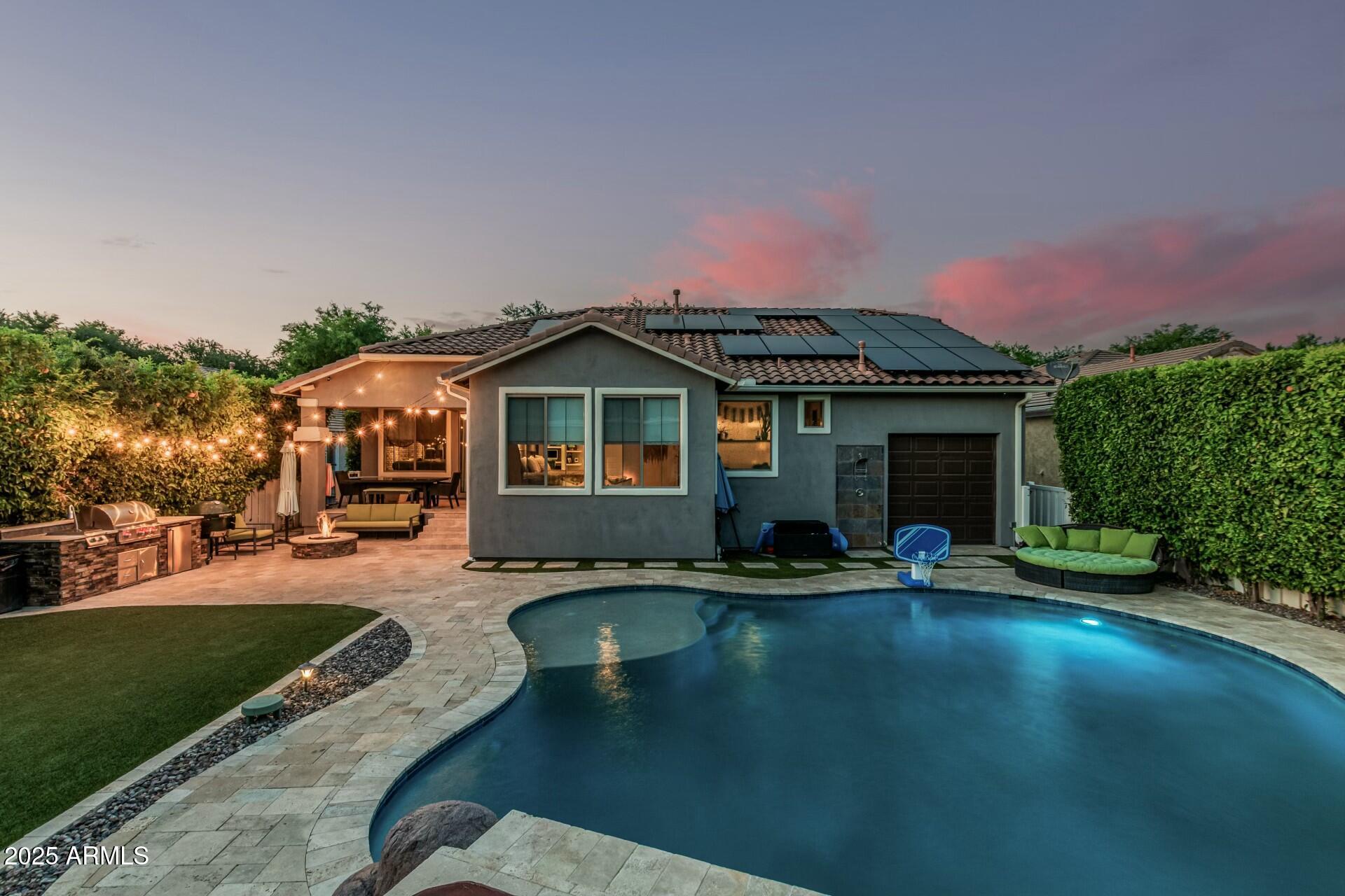 2721 E TAMARISK Street