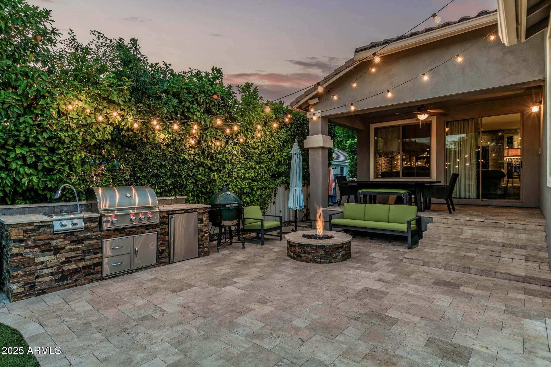 2721 E TAMARISK Street