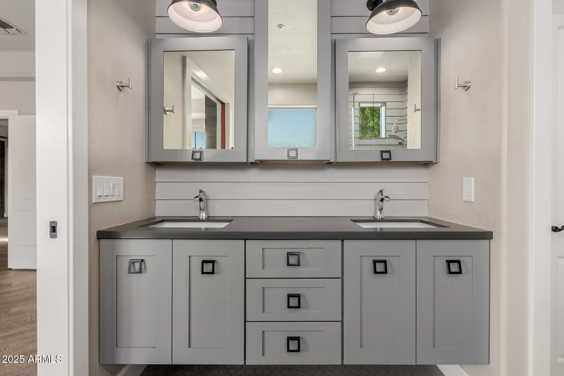 2721 E TAMARISK Street