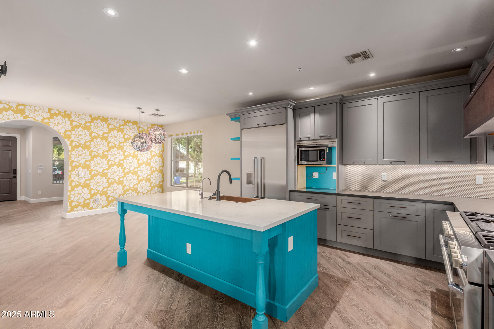 2721 E TAMARISK Street