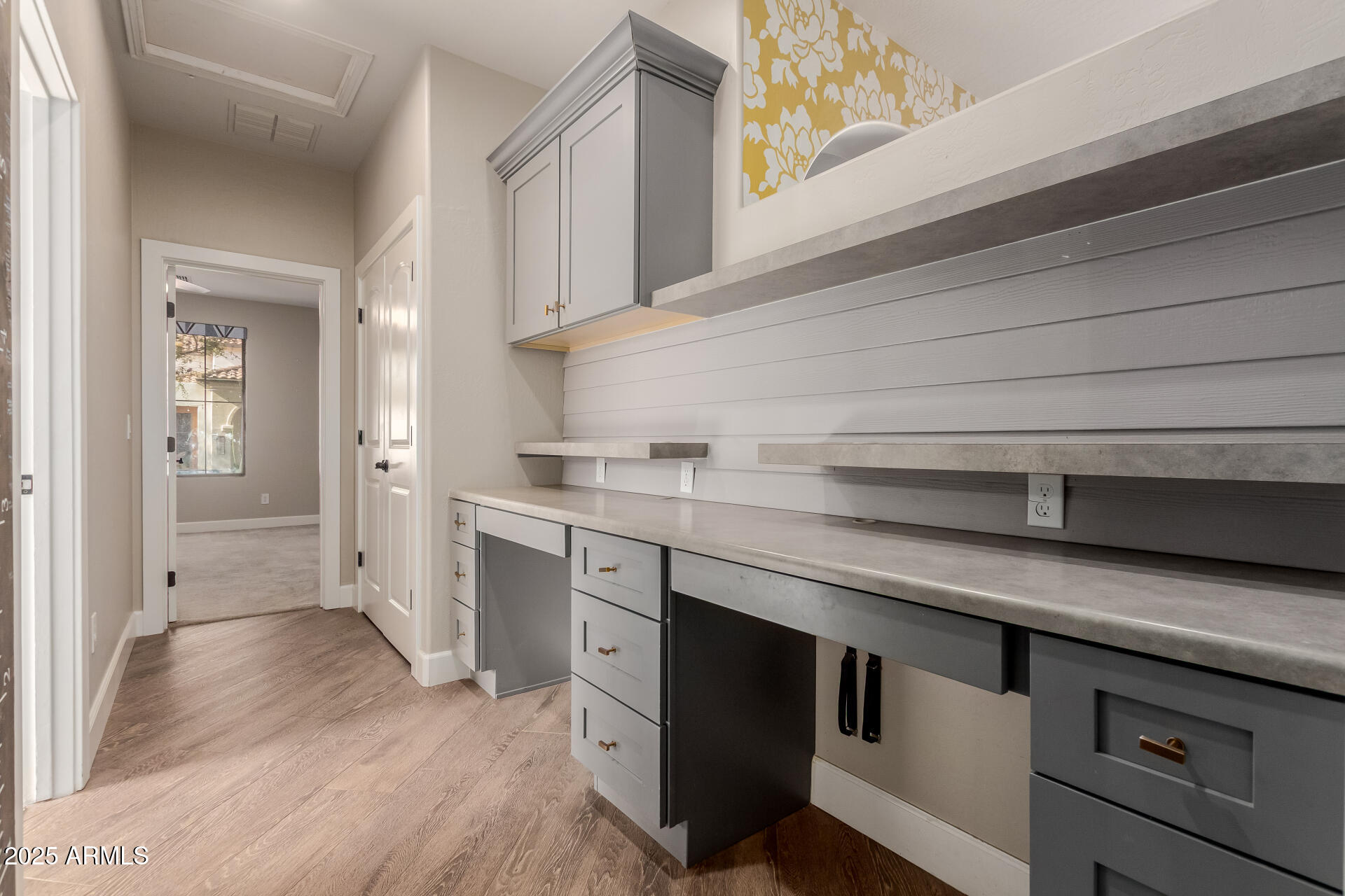 2721 E TAMARISK Street