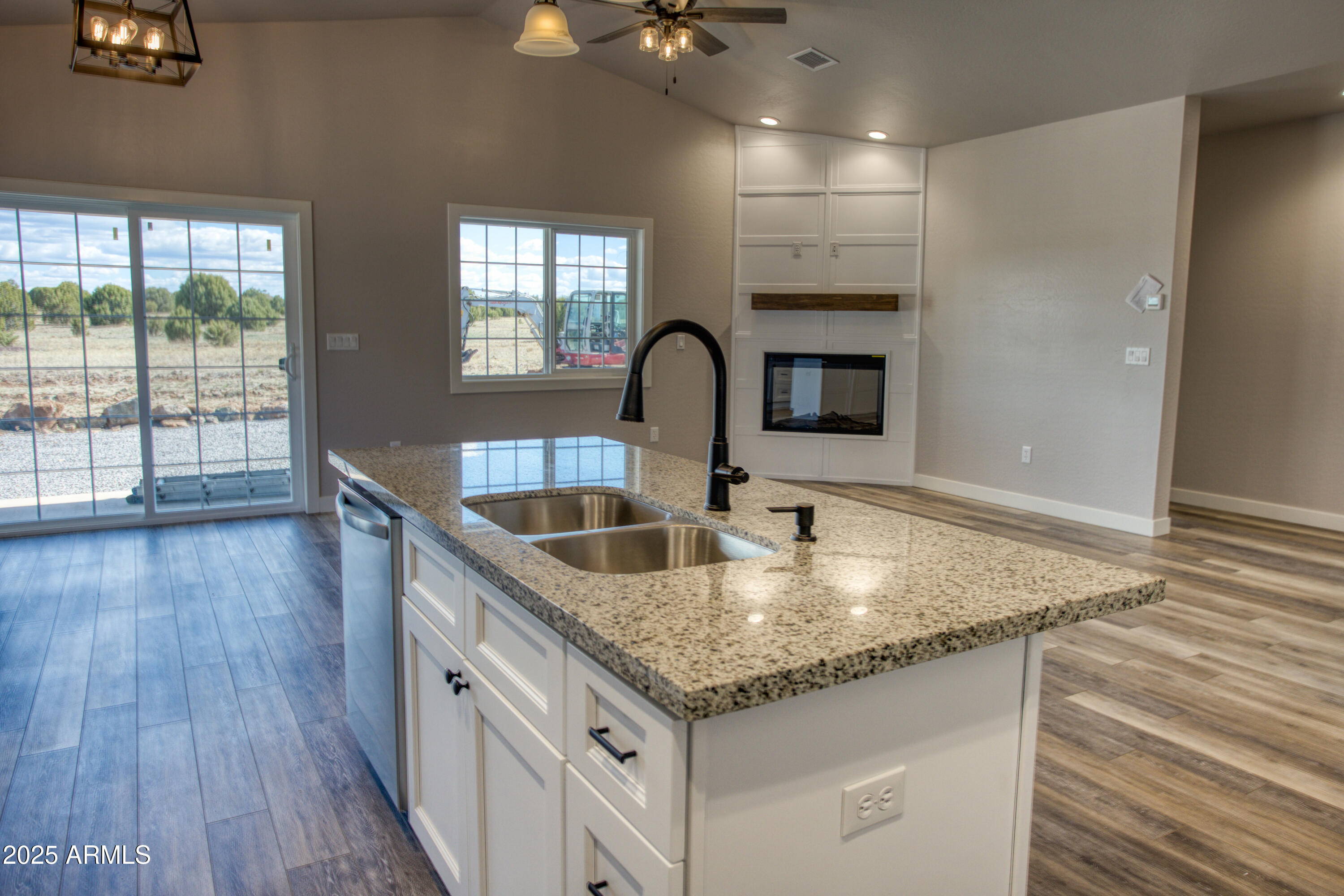 2081 E RIMSTONE Drive