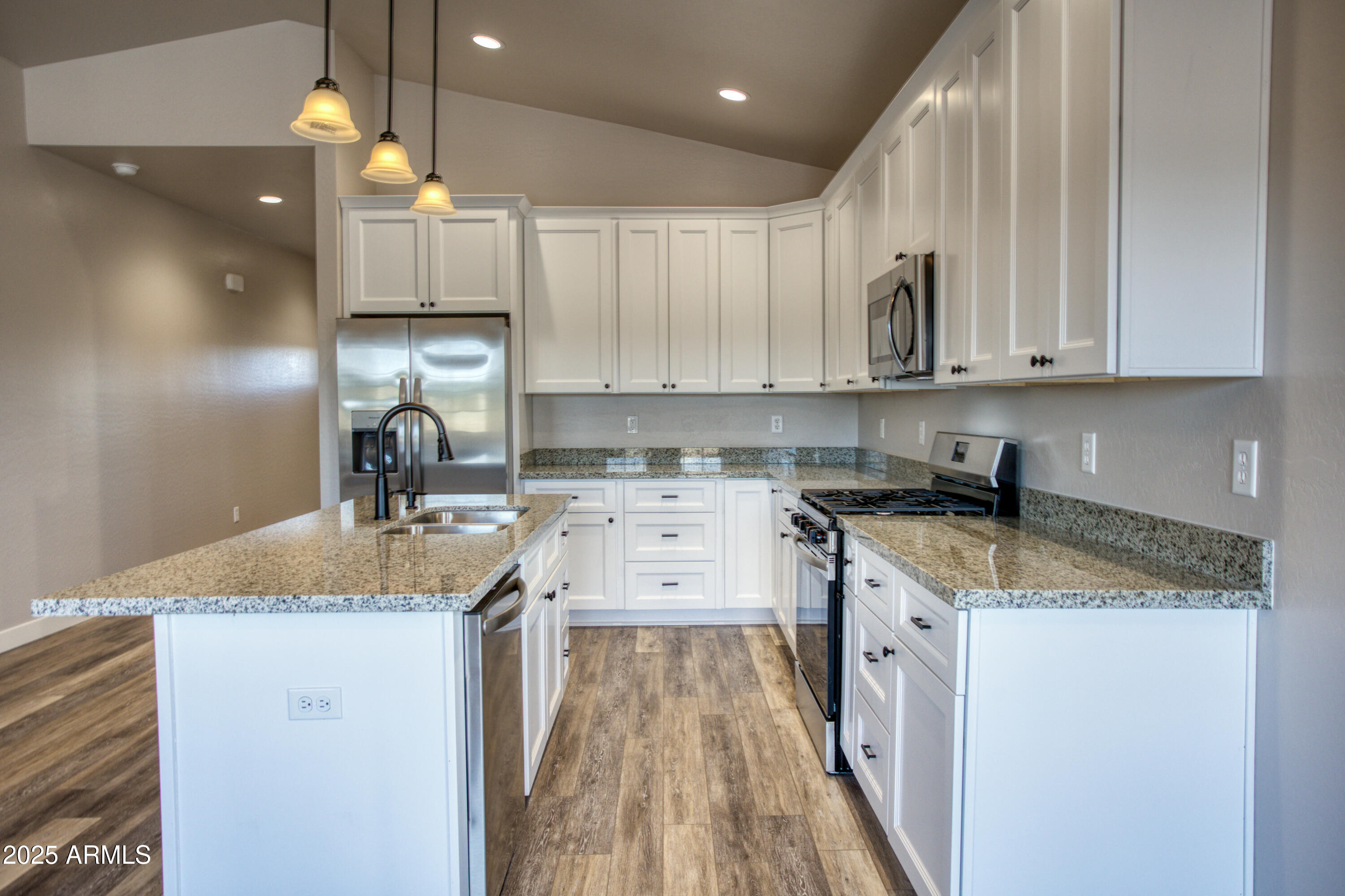 2081 E RIMSTONE Drive