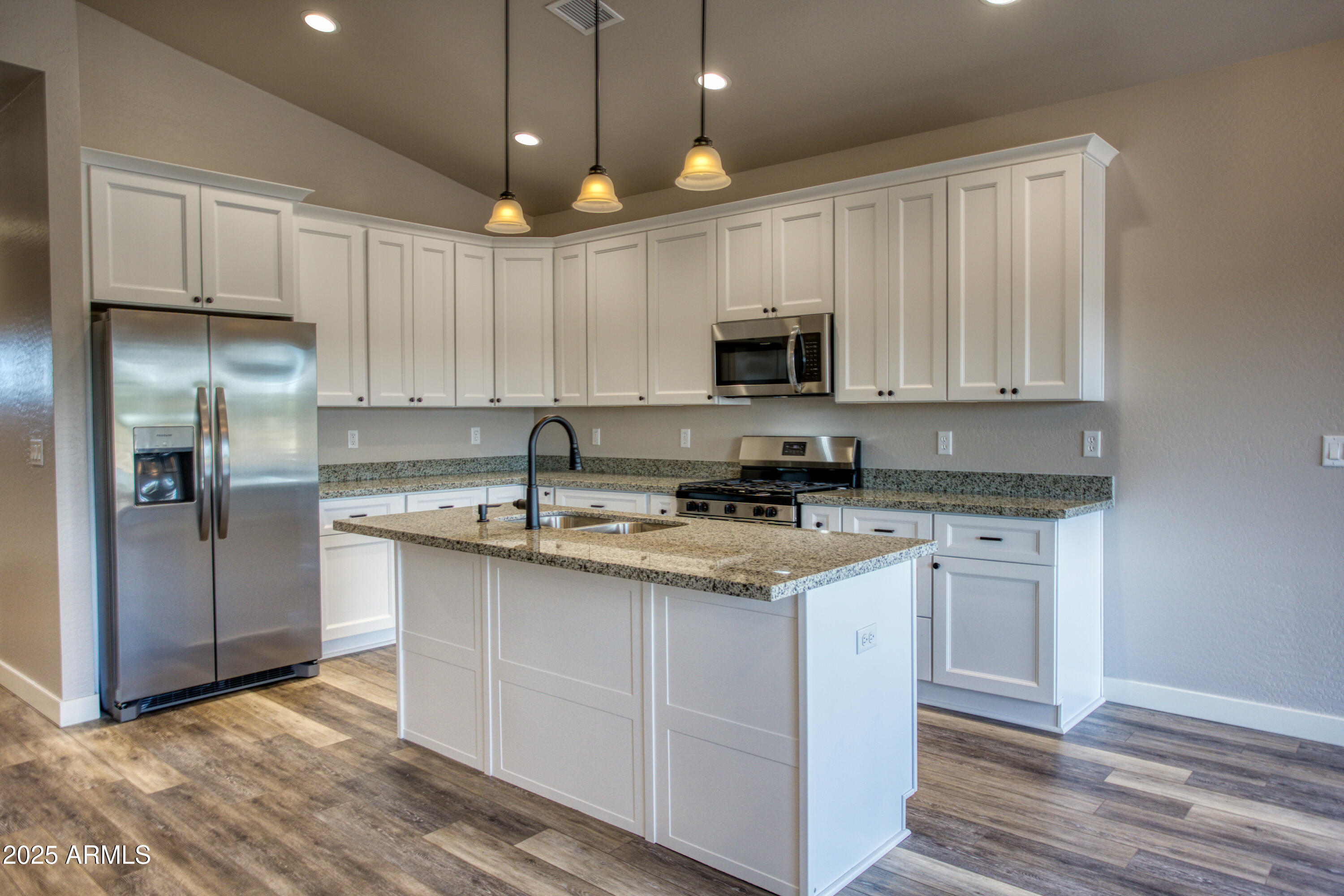 2081 E RIMSTONE Drive