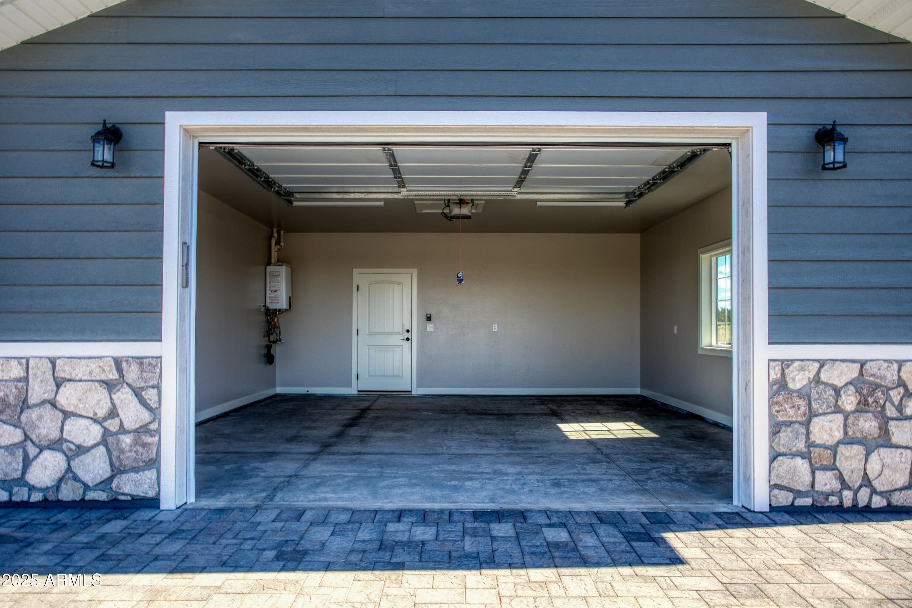 2081 E RIMSTONE Drive