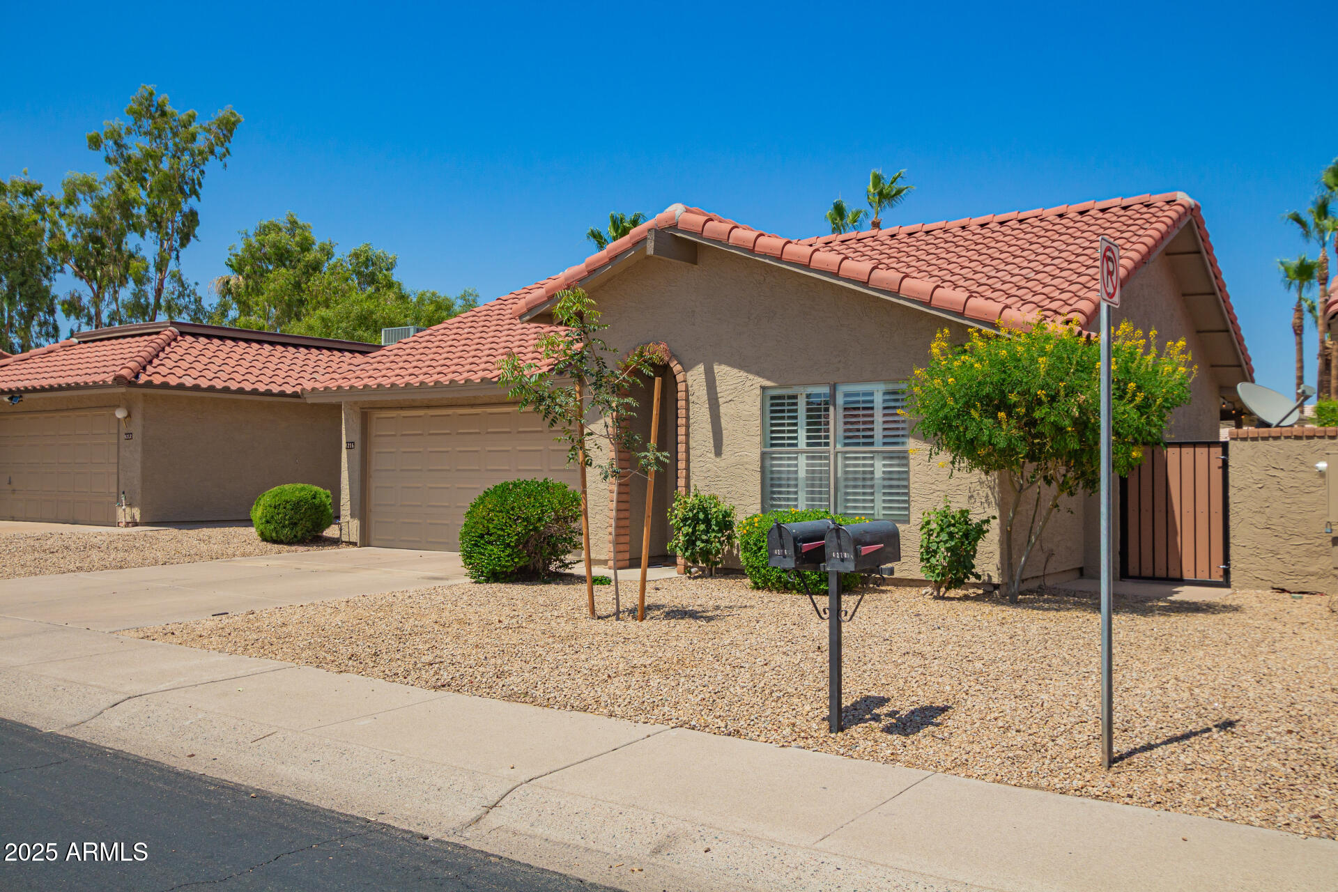 4216 E SANDIA Street