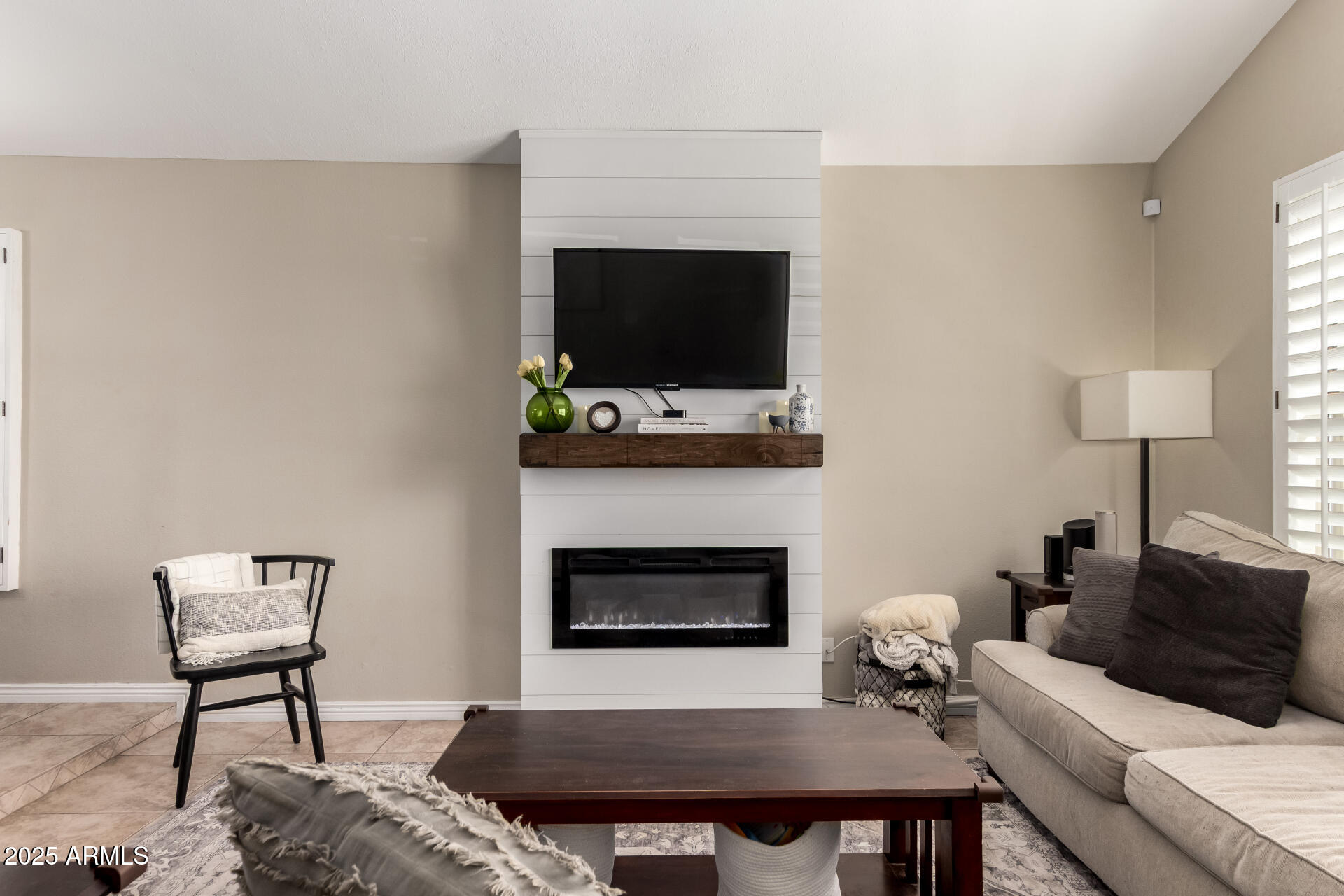 4216 E SANDIA Street